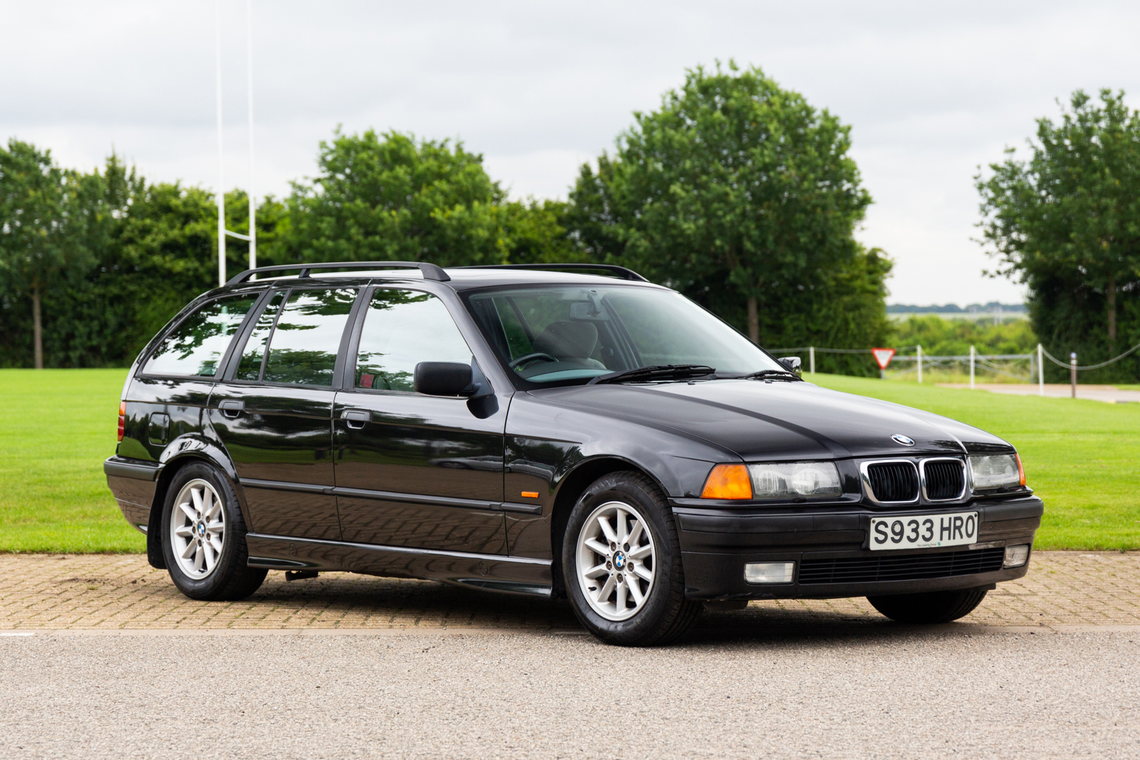 NO RESERVE: 1998 BMW (E36) 328I SE TOURING - MANUAL