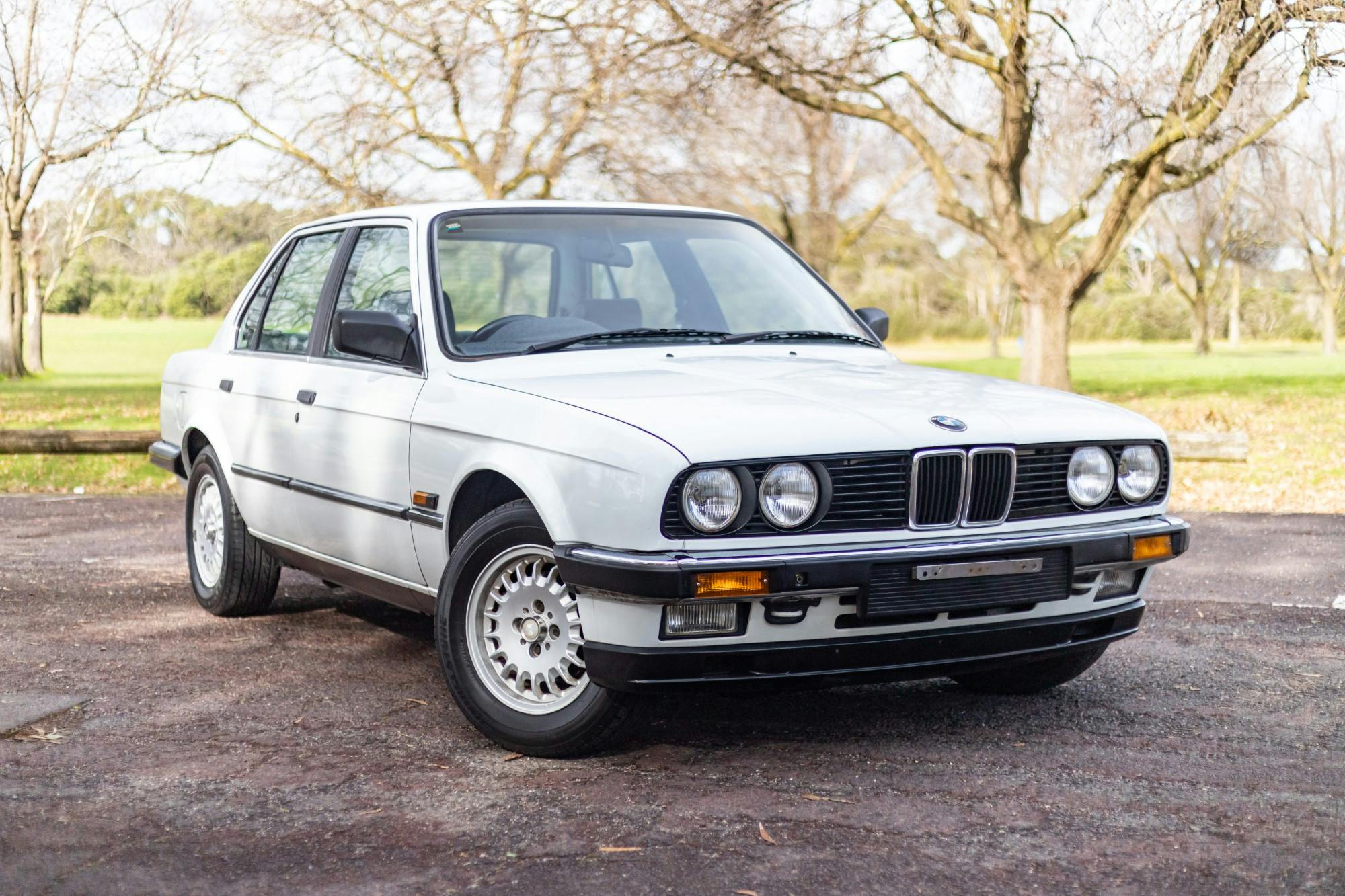 1986 BMW (E30) 320i