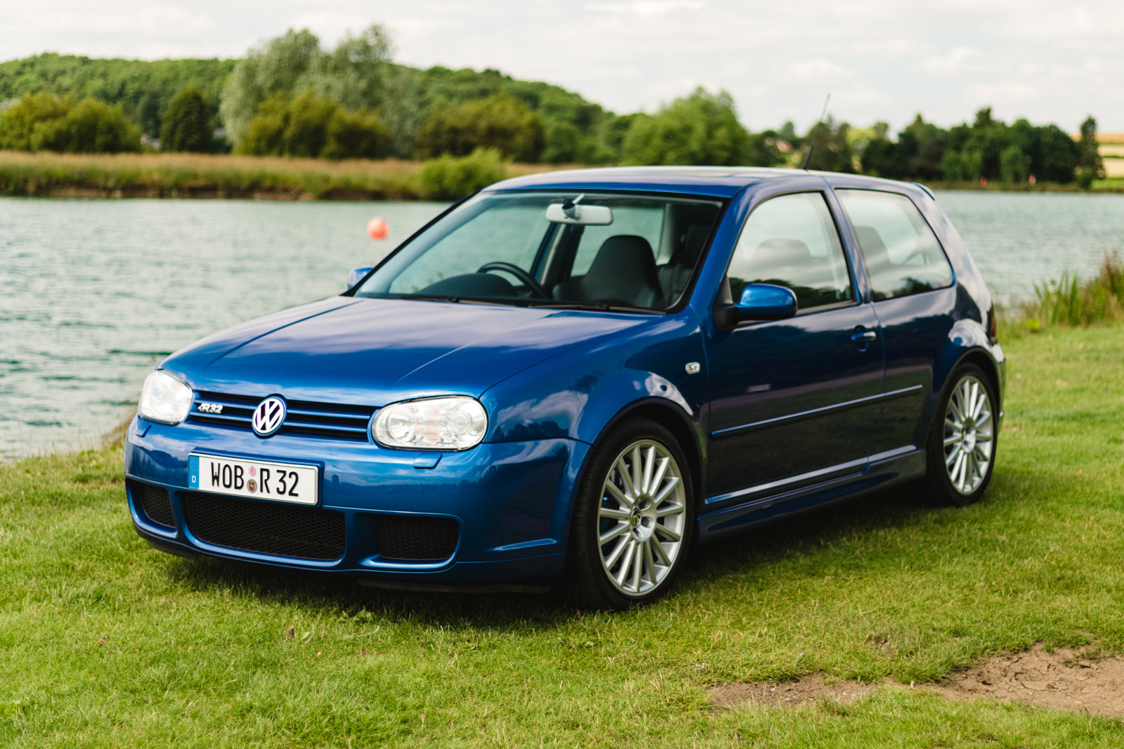 NO RESERVE: 2003 VOLKSWAGEN GOLF (MK4) R32