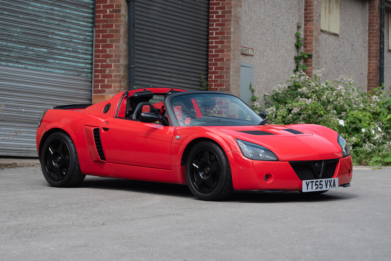 NO RESERVE: 2005 VAUXHALL VXR220 TURBO