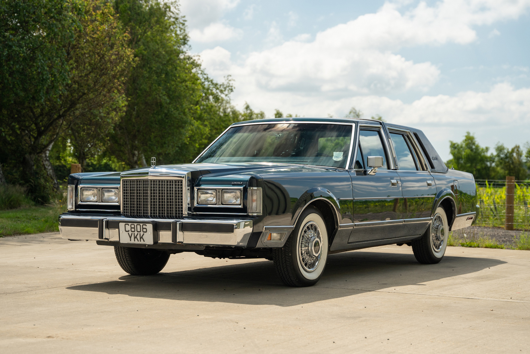 NO RESERVE: 1986 LINCOLN TOWN CAR