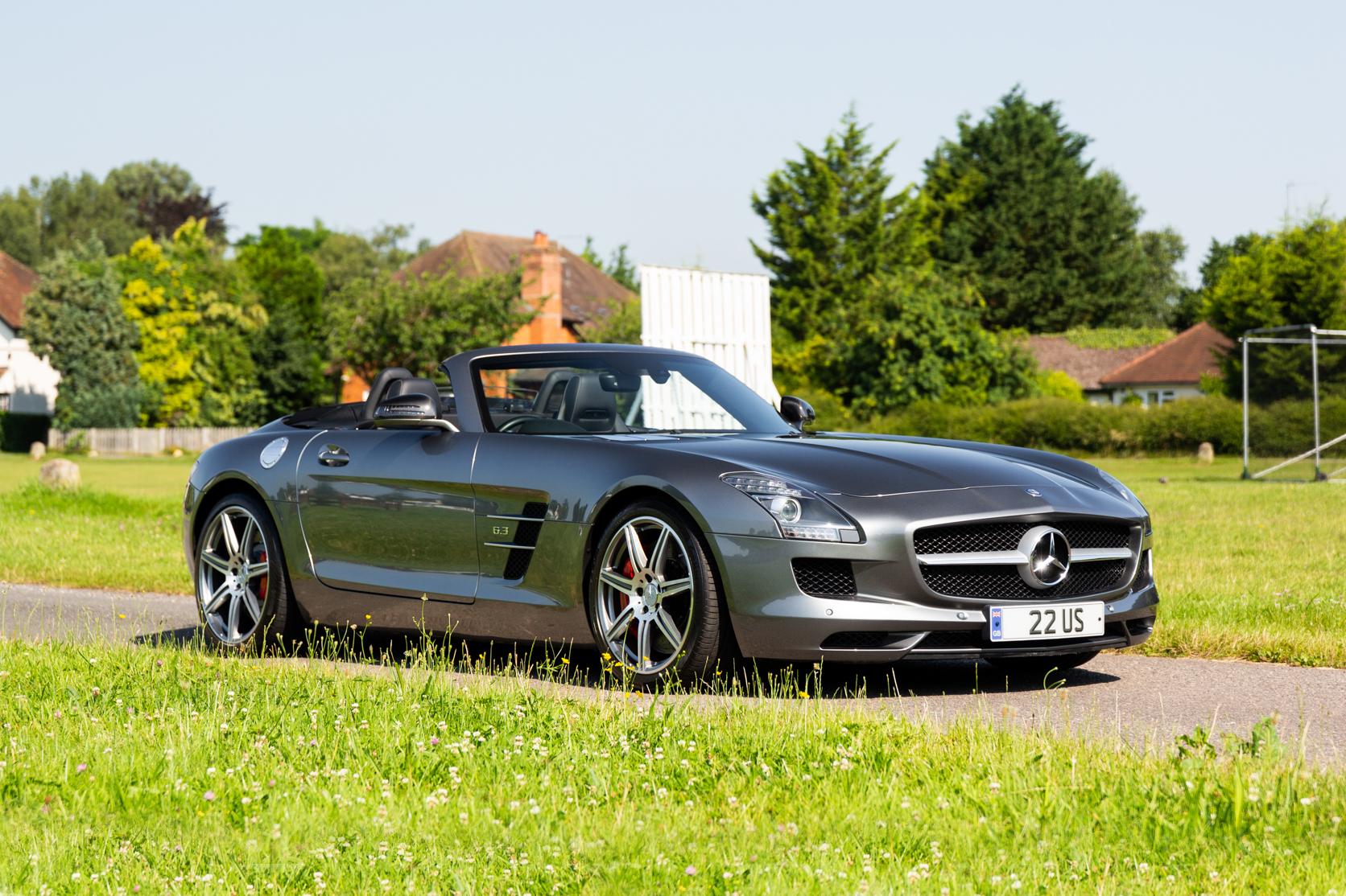 NO RESERVE: 2011 MERCEDES-BENZ SLS AMG ROADSTER