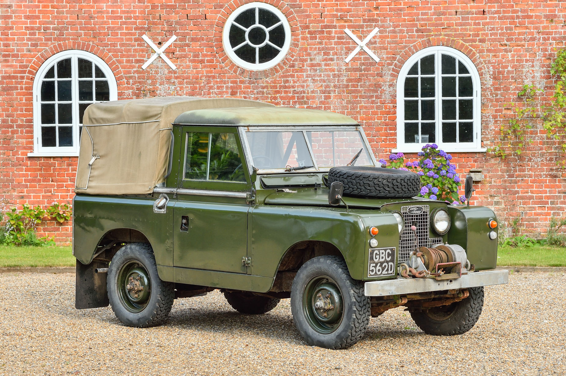 NO RESERVE: 1966 LAND ROVER SERIES IIA PICK UP AND TRAILER