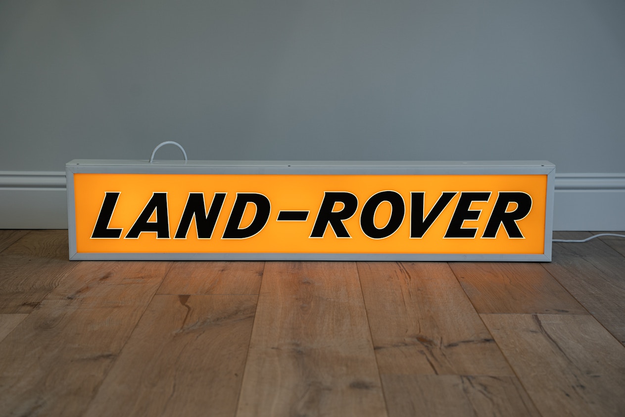 LAND ROVER ILLUMINATED DEALERSHIP SIGN