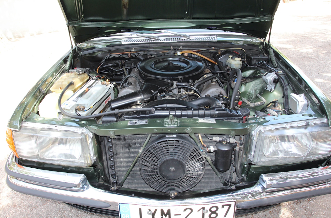 Mercedes Benz W116 - How to open the bonnet when it refuse to do so DIY 