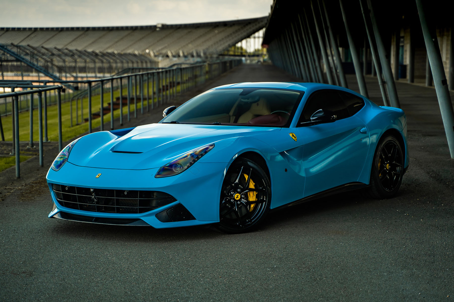 NO RESERVE: 2014 FERRARI F12 BERLINETTA