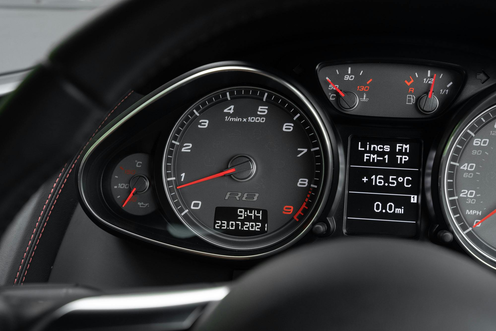 2011 AUDI R8 4.2 V8 - MANUAL