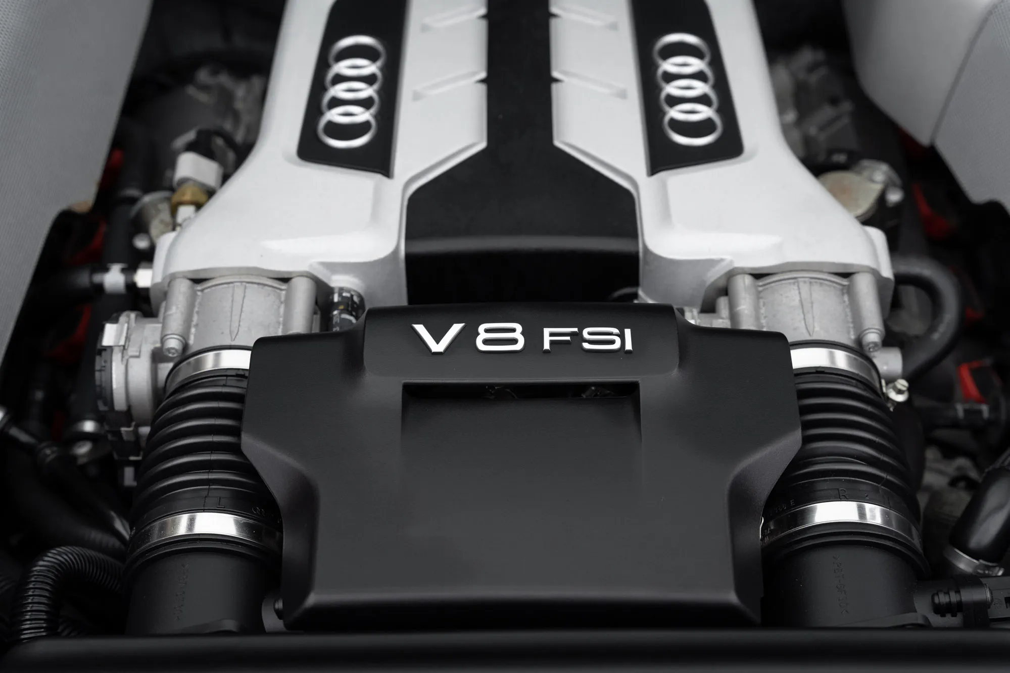 2011 AUDI R8 4.2 V8 - MANUAL