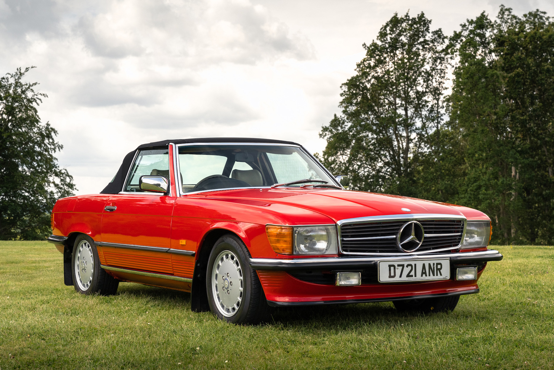 NO RESERVE: 1987 MERCEDES-BENZ (R107) 300 SL