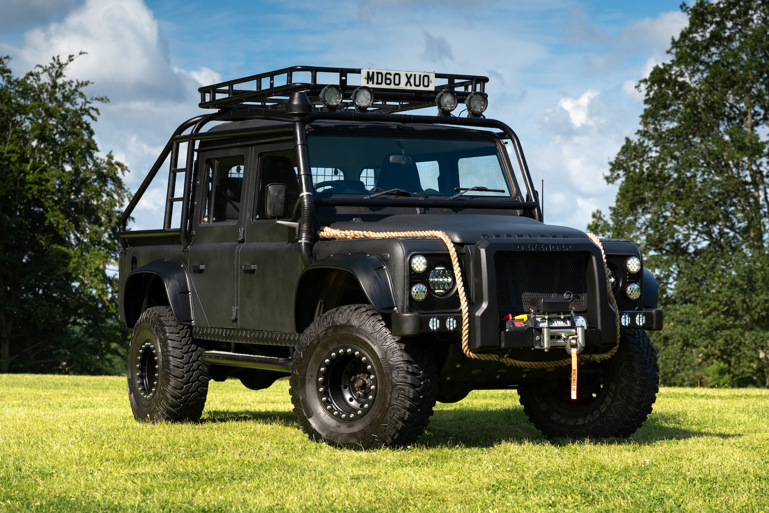 NO RESERVE: 2010 LAND ROVER DEFENDER 110 XS - SPECTRE EVOCATION