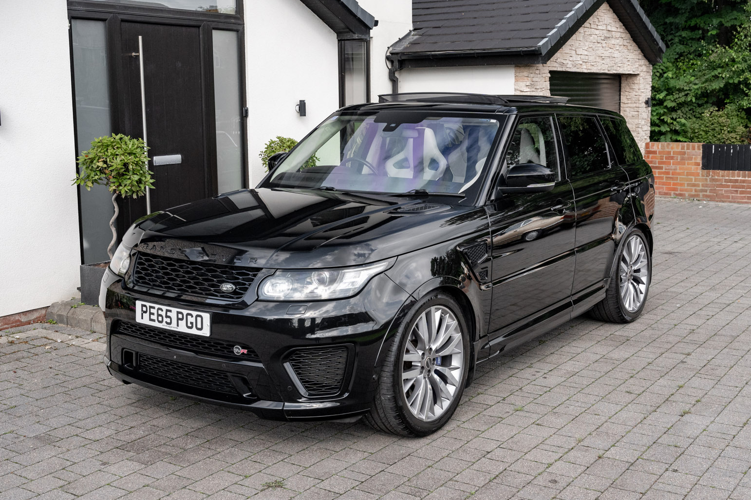 NO RESERVE: 2015 RANGE ROVER SPORT SVR - 14,352 MILES