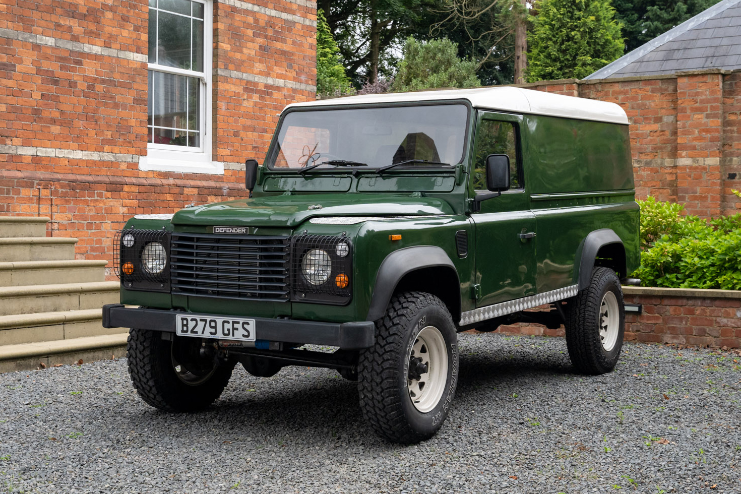 NO RESERVE: 1984 LAND ROVER 110