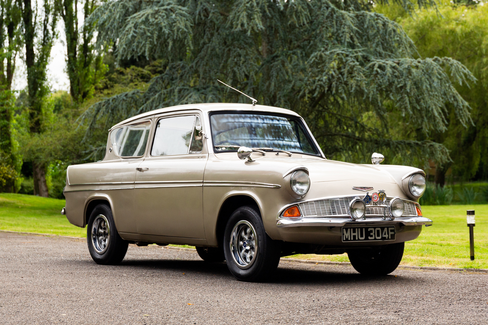 1967 FORD ANGLIA 1200 SUPER