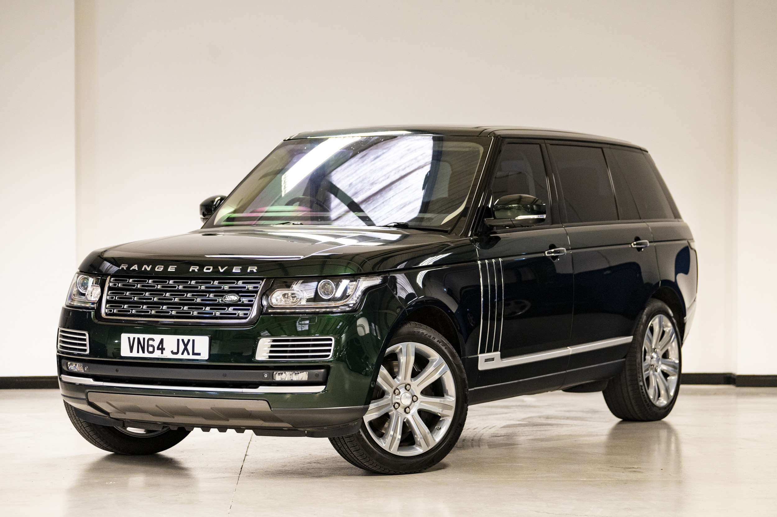 NO RESERVE: 2014 RANGE ROVER SV AUTOBIOGRAPHY HOLLAND & HOLLAND