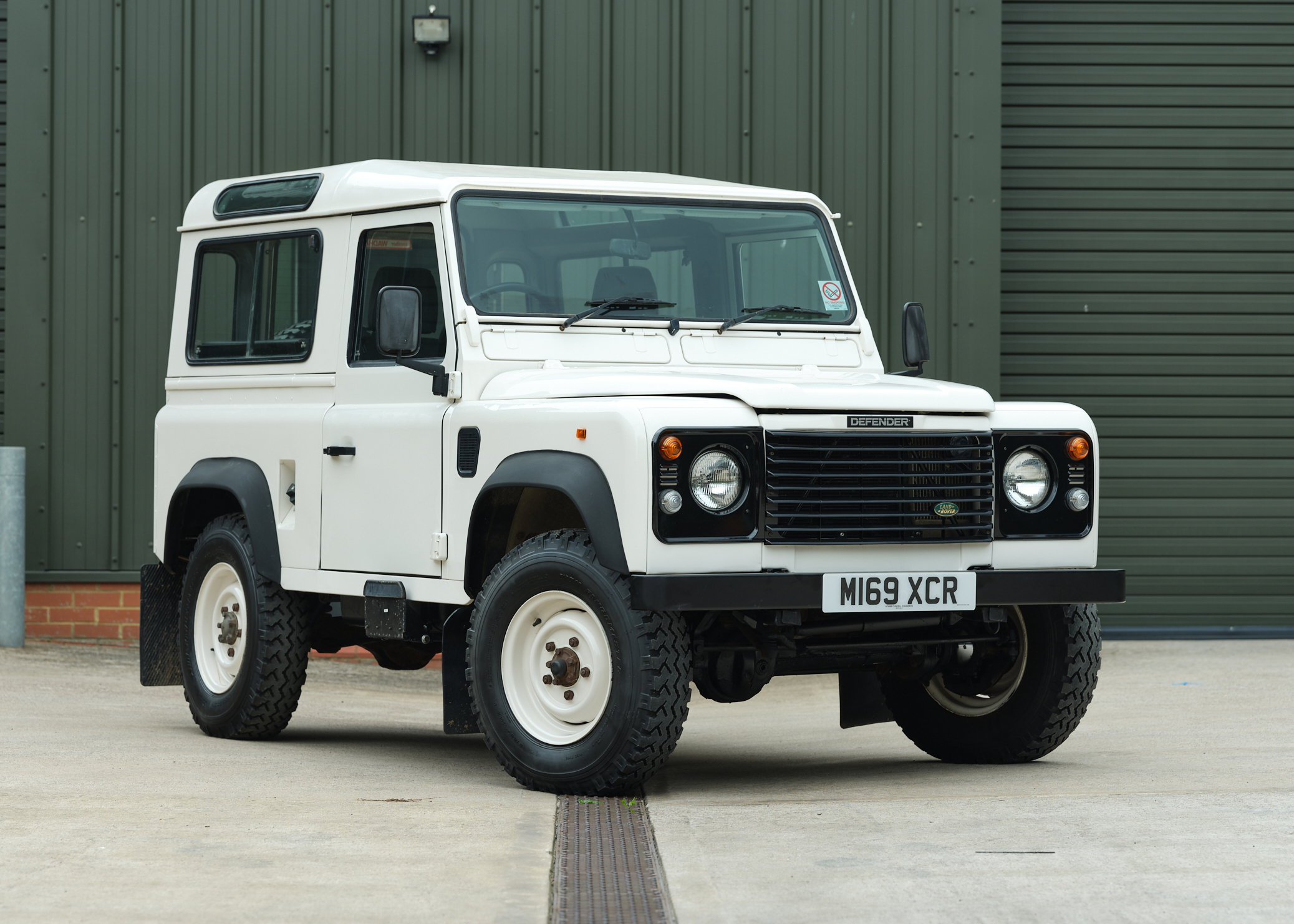 NO RESERVE: 1994 LAND ROVER DEFENDER 90 - 10,710 MILES