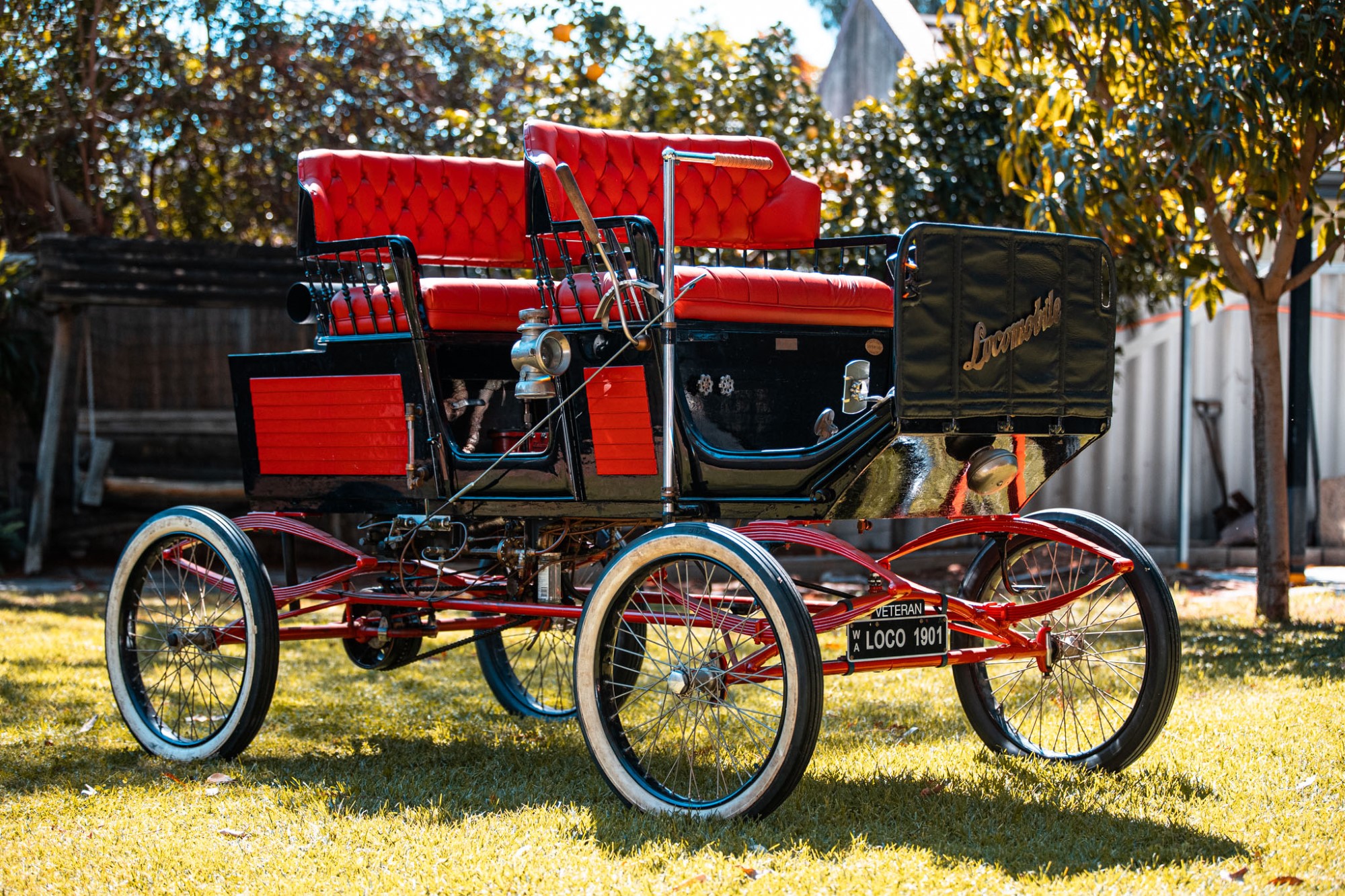 1901 LOCOMOBILE LOCOSURREY STEAM CAR