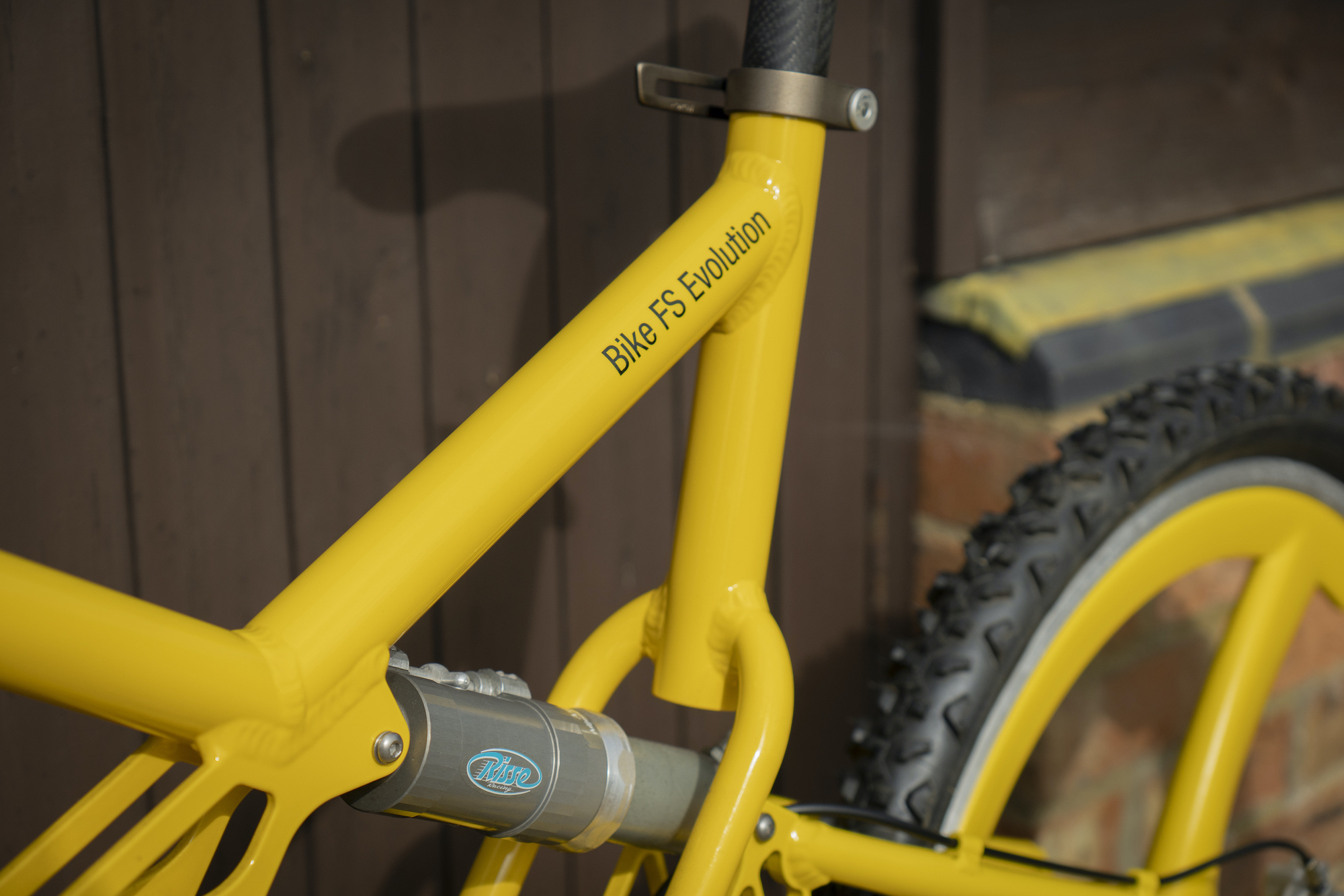 Porsche dévoile un nouveau vélo électrique haut de gamme à suspension