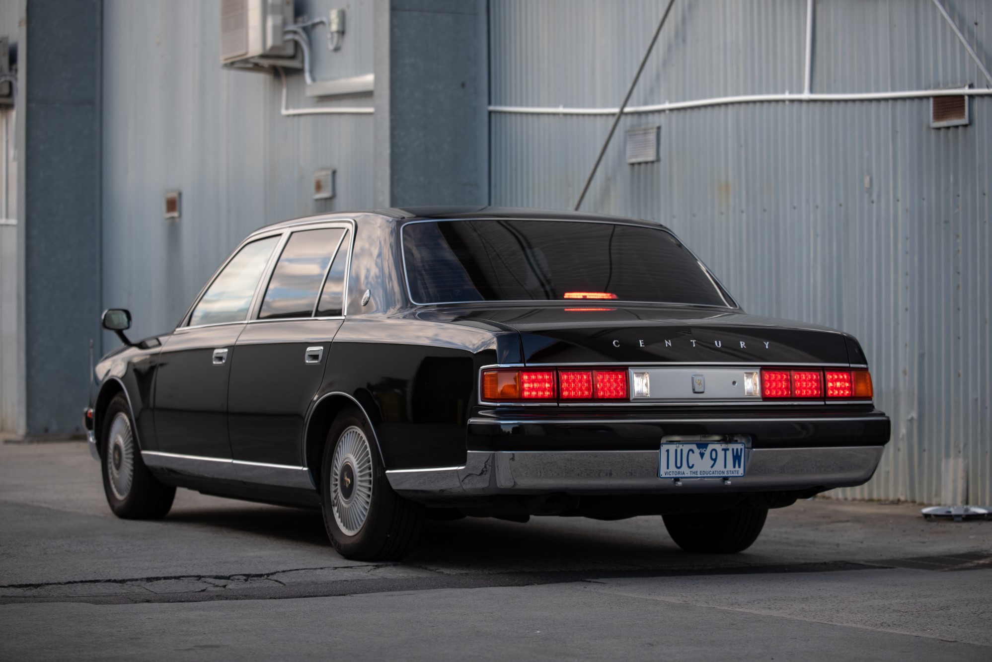 2005 TOYOTA CENTURY V12