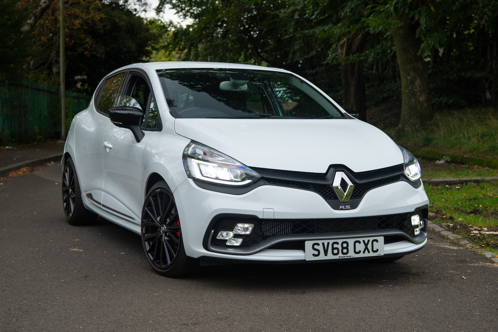 2018 RENAULT CLIO RS 220 TROPHY - 2,880 MILES