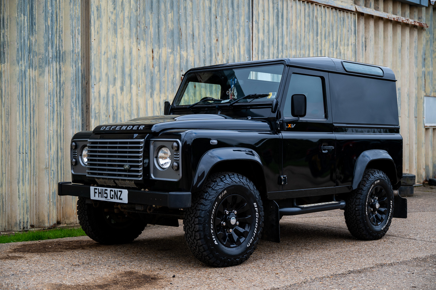 black defender puma 90