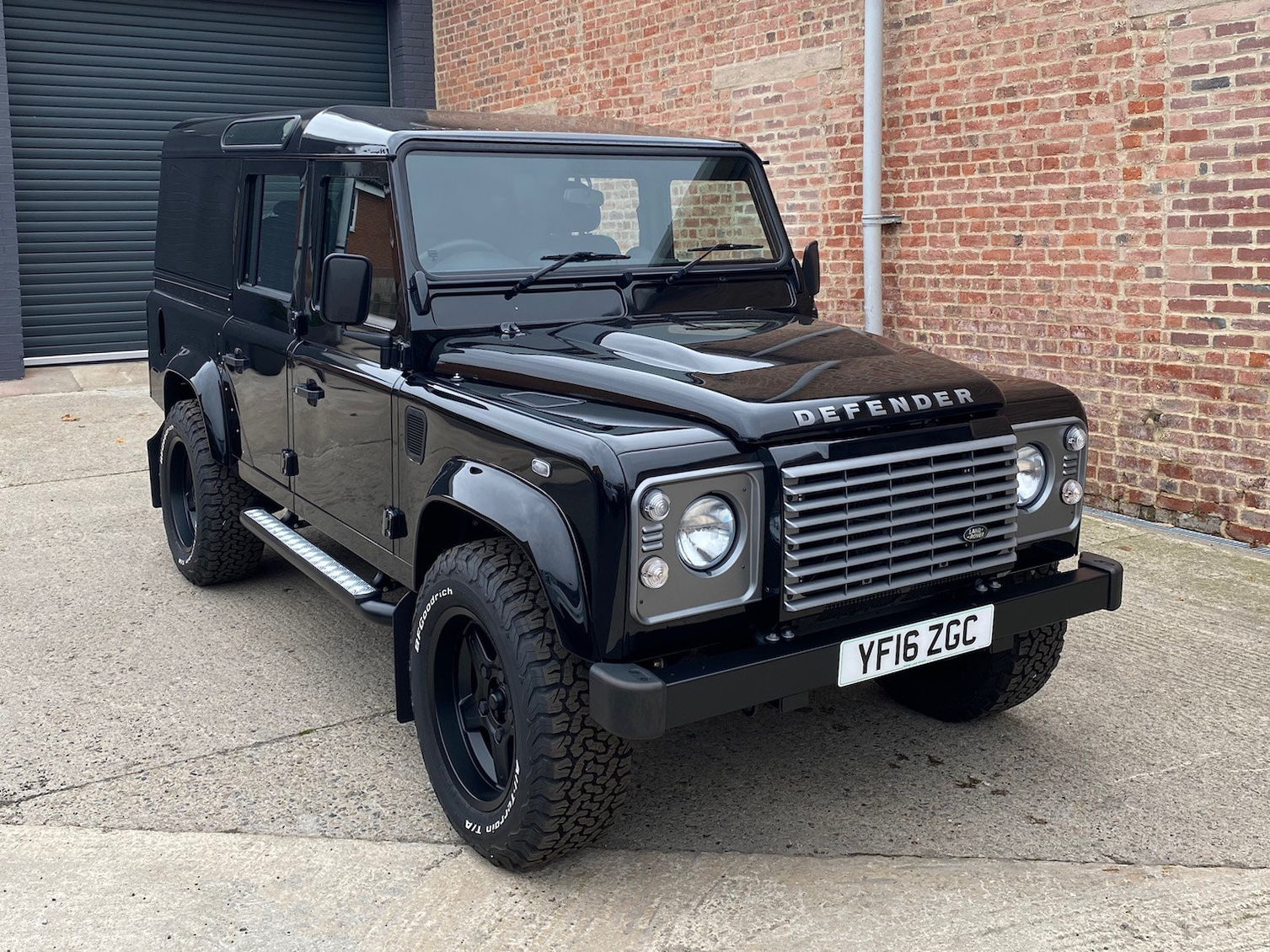 2016 LAND ROVER DEFENDER 110 XS STATION WAGON - 31 MILES