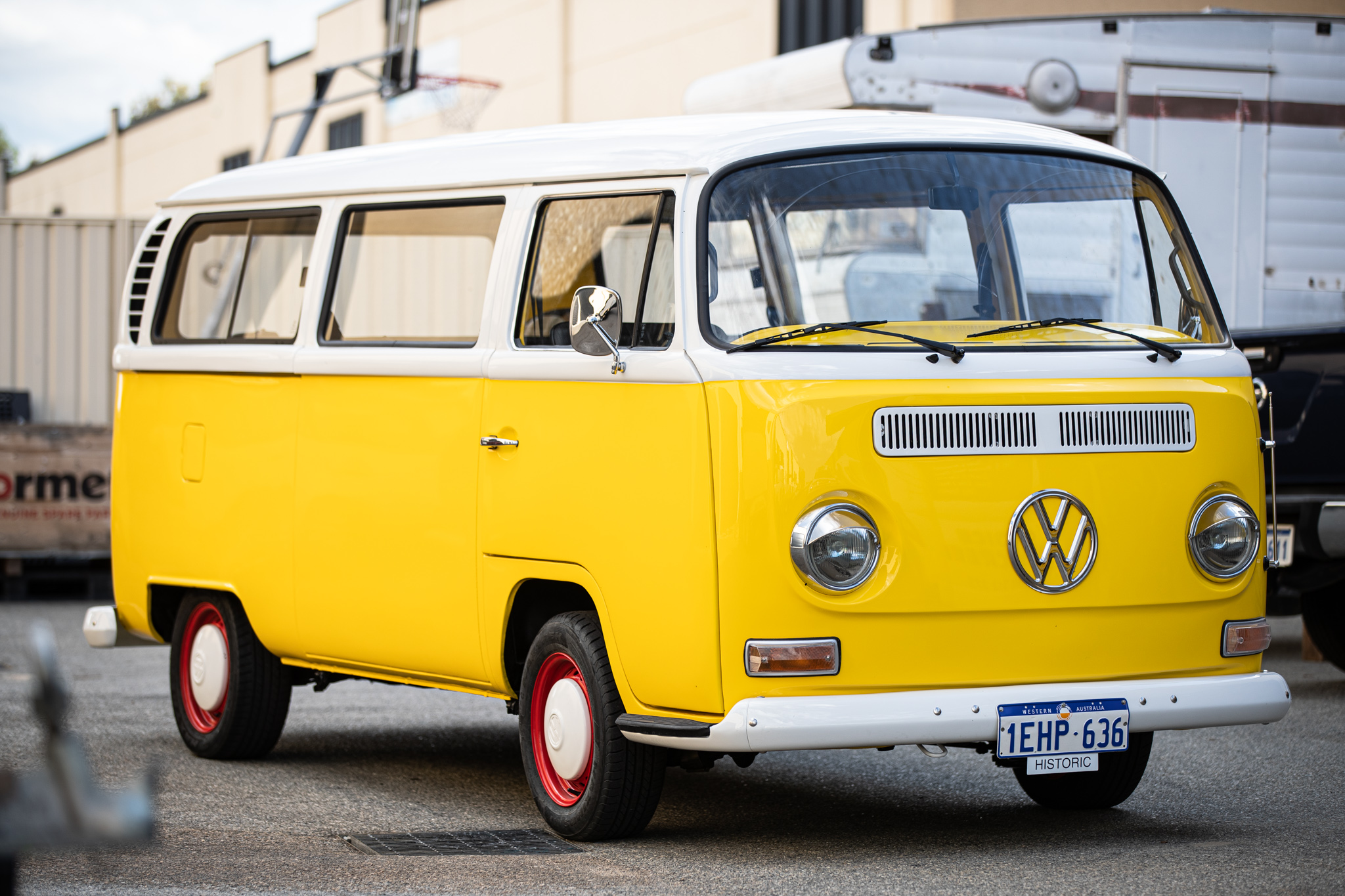 1971 VOLKSWAGEN TYPE 2 (T2) KOMBI MICROBUS