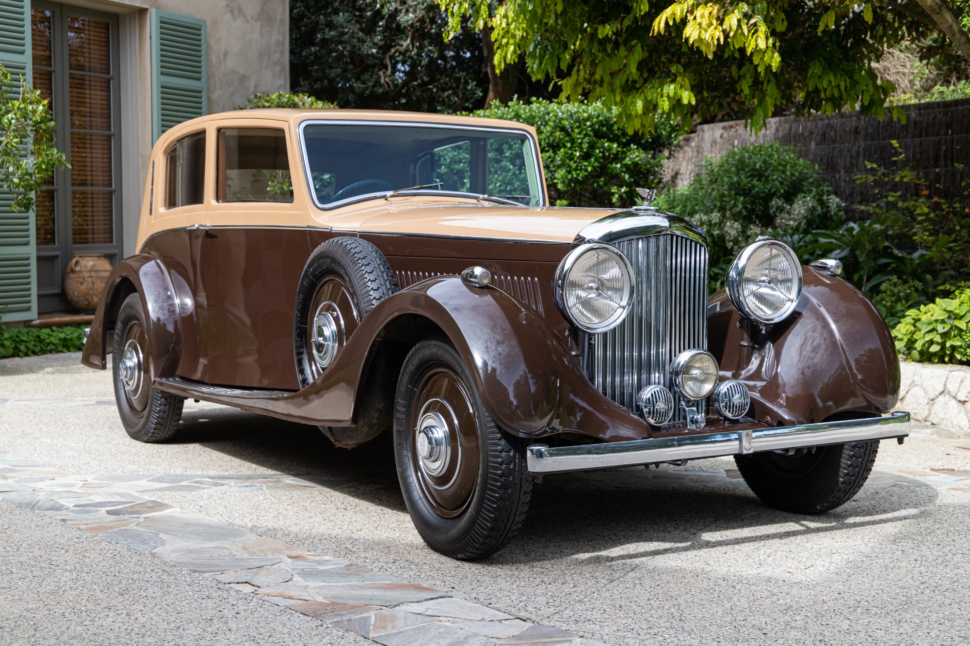 1937 BENTLEY 4¼ LITRE PARK WARD PILLARLESS SALOON