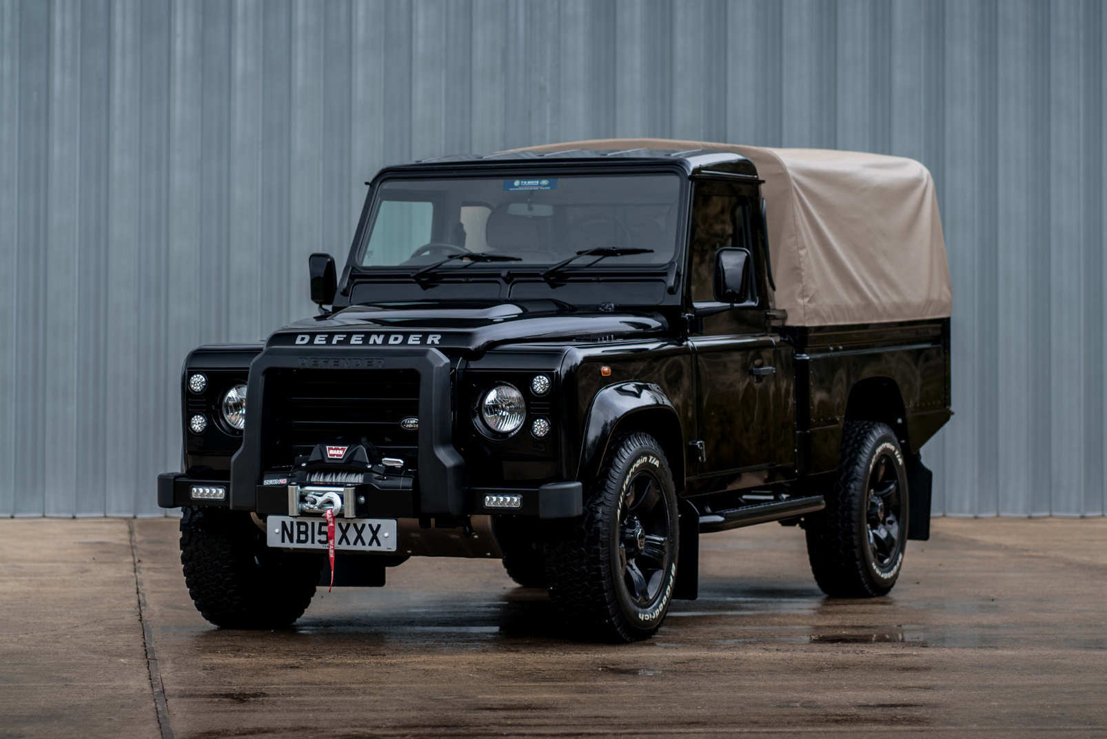 2015 LAND ROVER DEFENDER 110 SINGLE CAB PICK UP 'HIGH CAPACITY' - 129 MILES