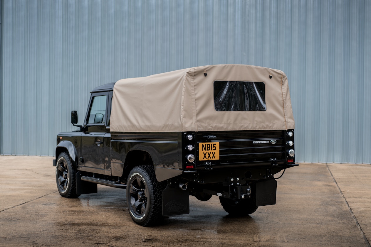 vallei telefoon Ontspannend 2015 LAND ROVER DEFENDER 110 SINGLE CAB PICK UP 'HIGH CAPACITY' - 129 MILES