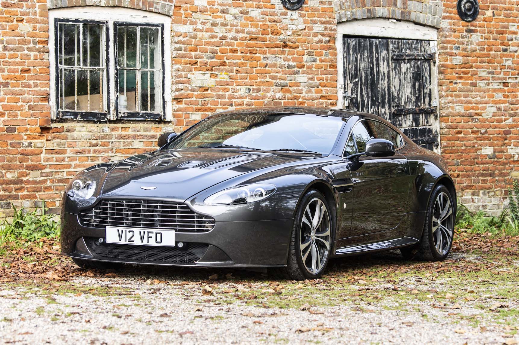 2009 ASTON MARTIN V12 VANTAGE - MANUAL