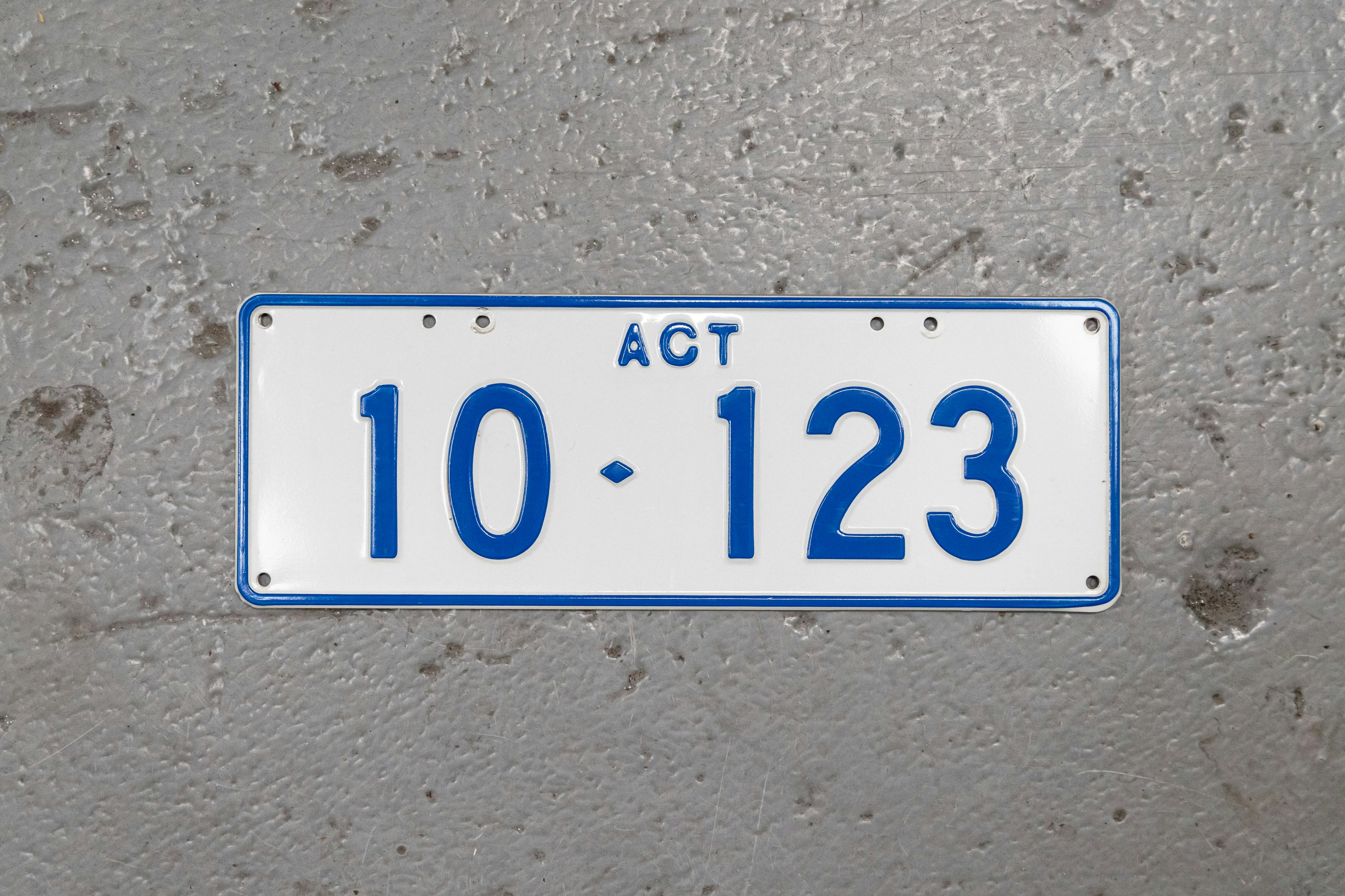 '10123' ACT HERITAGE NUMBER PLATE