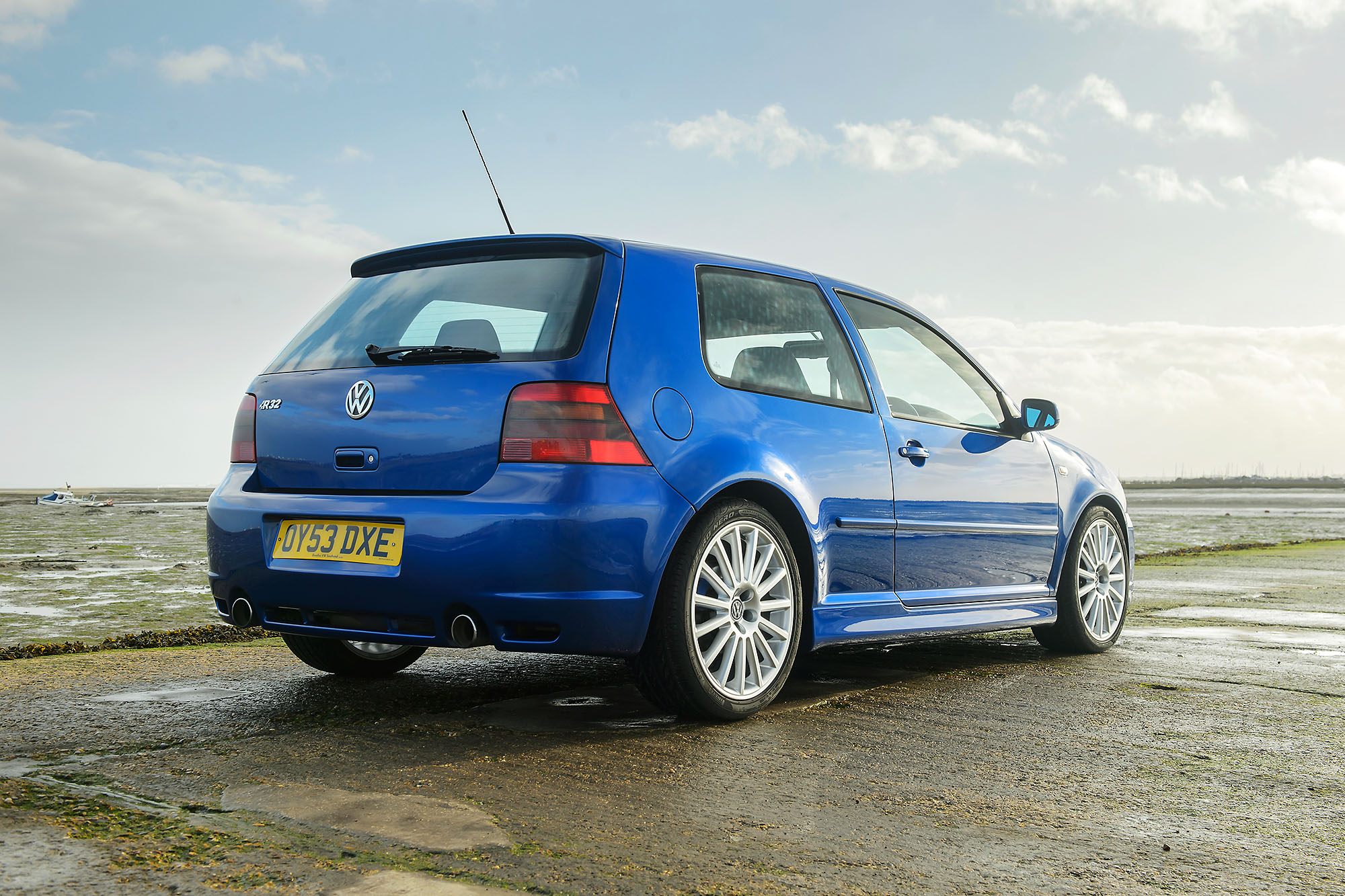 2003 VOLKSWAGEN GOLF (MK4) R32