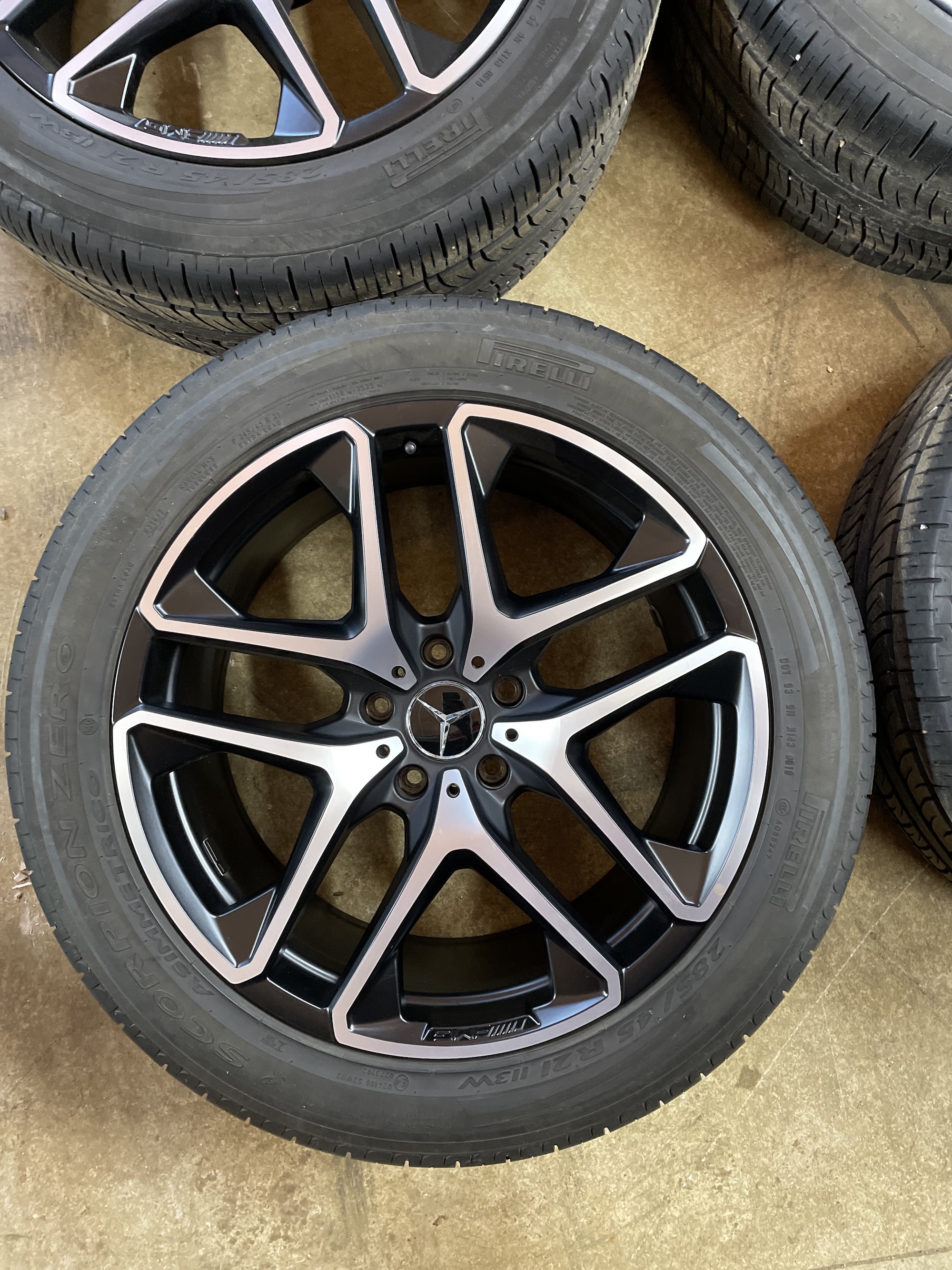 SET OF MERCEDES-AMG G63 WHEELS AND TYRES