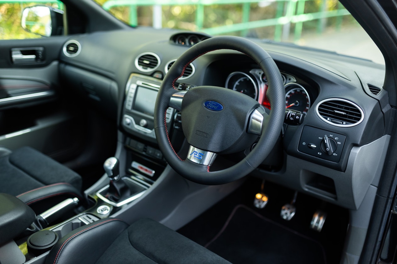 ford focus rs 2010 interior