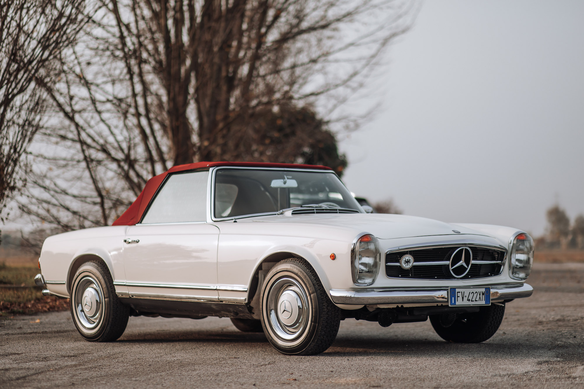 1967 MERCEDES-BENZ 230 SL PAGODA