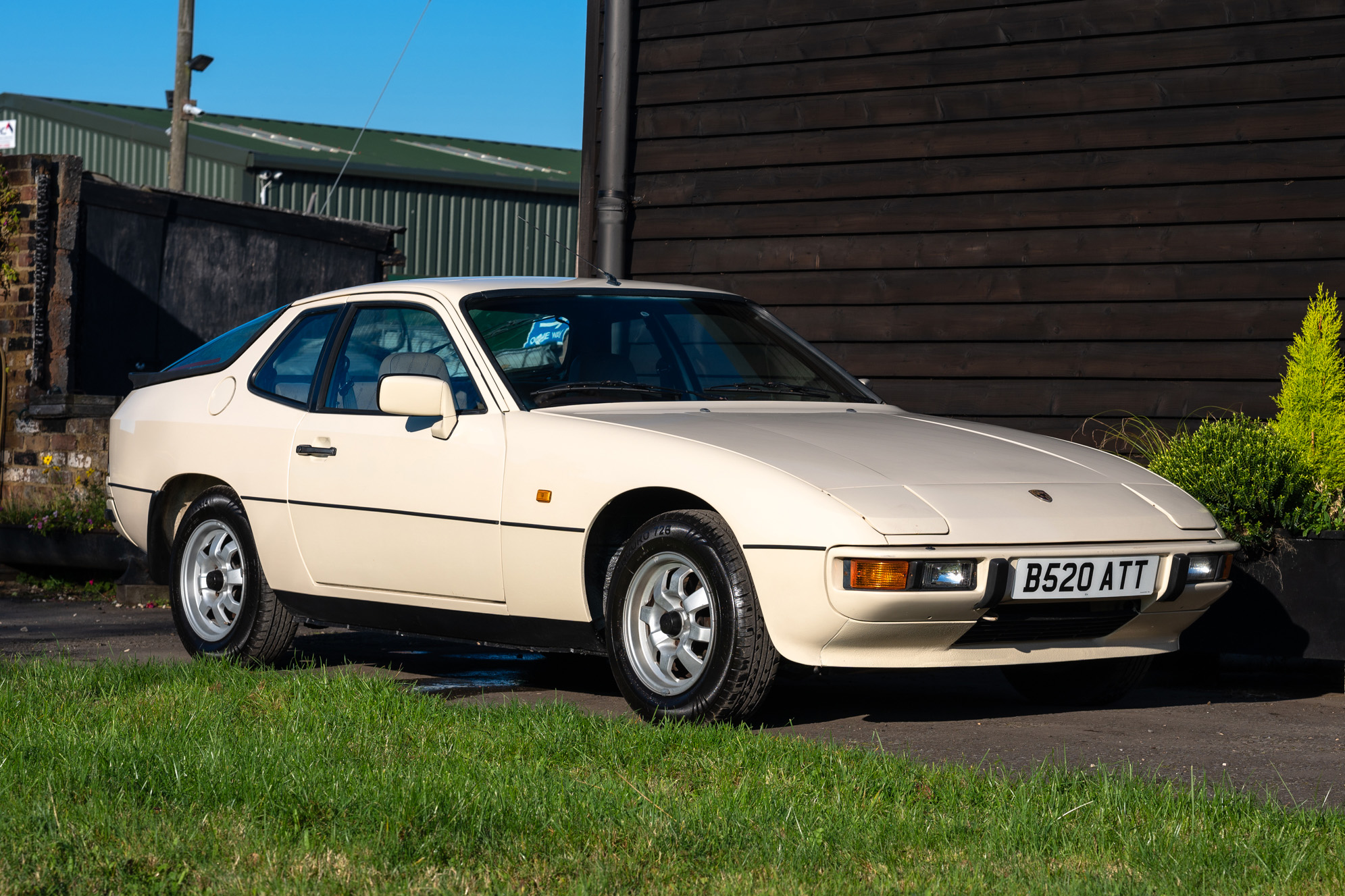 1985 PORSCHE 924 LUX