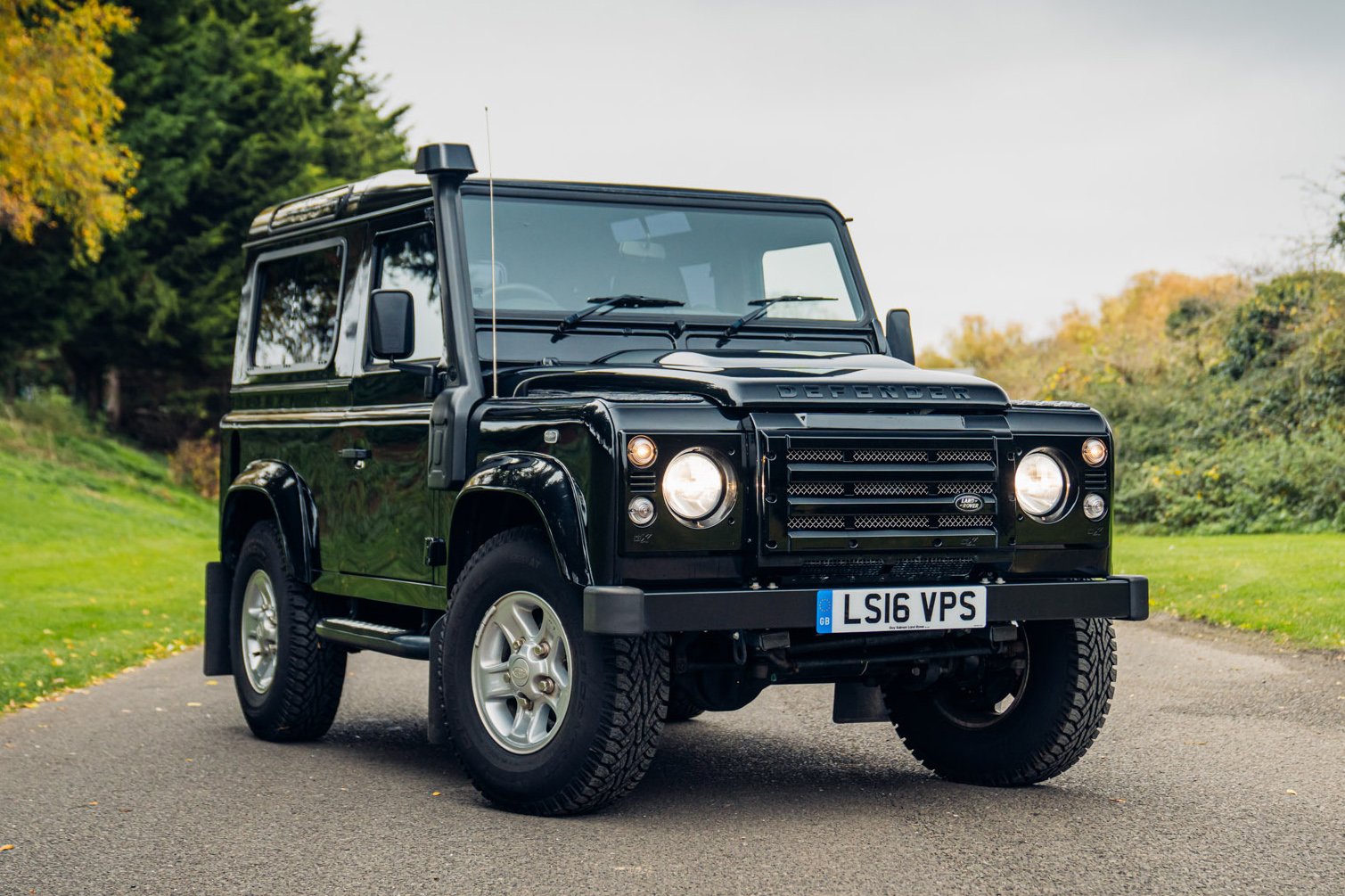 2016 LAND ROVER DEFENDER 90 XS - 2,220 MILES