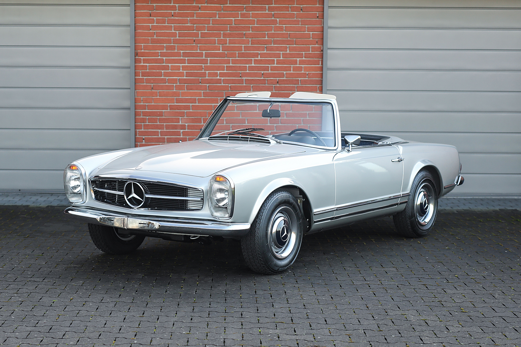 1967 MERCEDES-BENZ 250 SL PAGODA