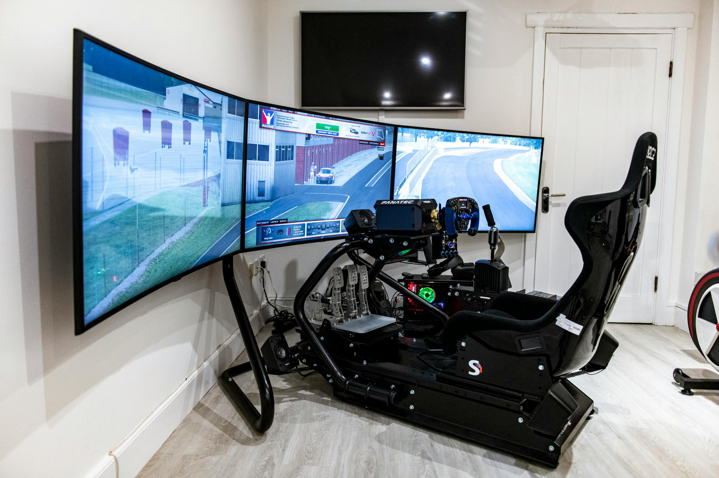 CUSTOM RACING SIMULATOR