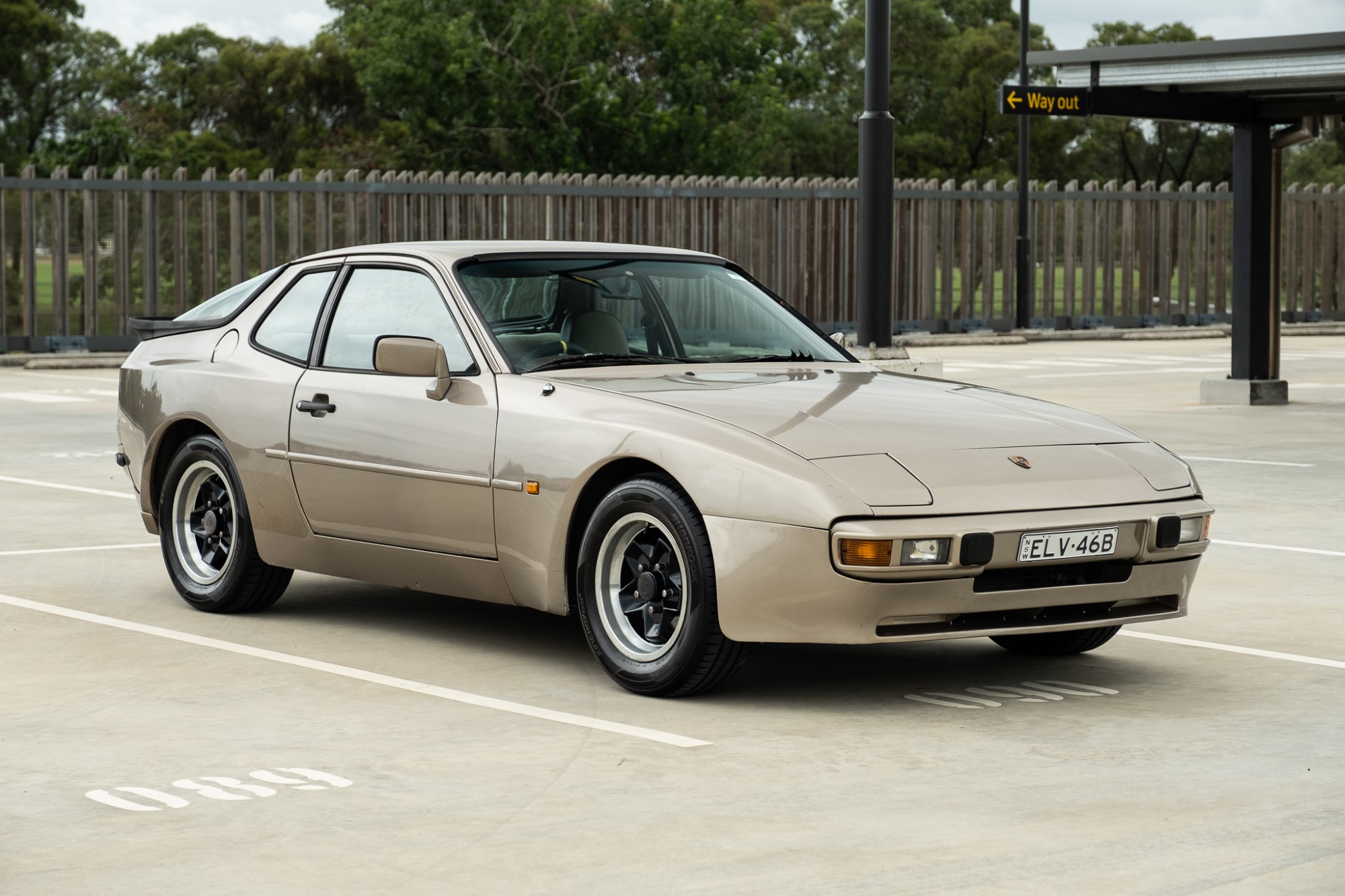 1983 PORSCHE 944