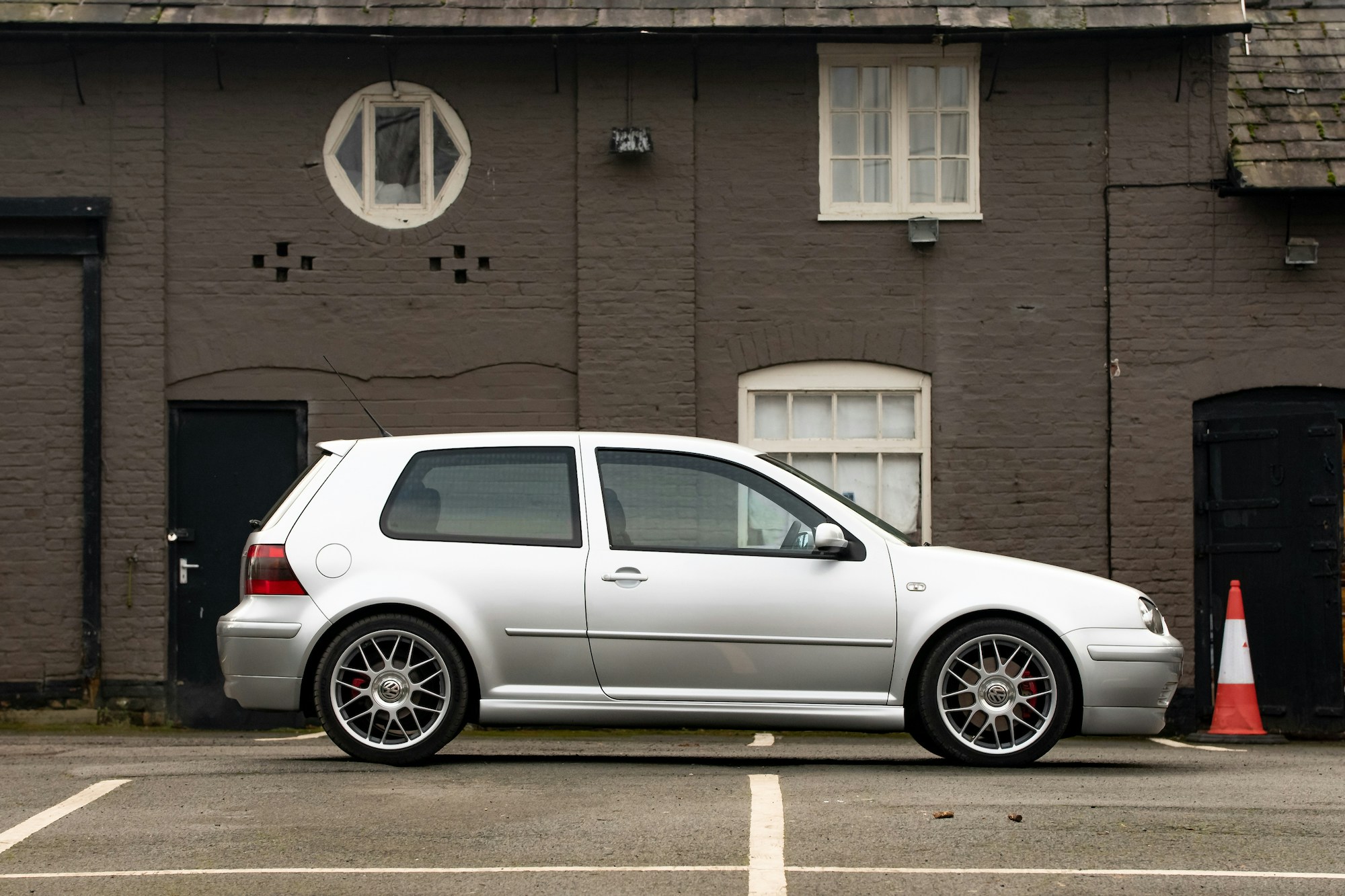 VW Golf Mk4 - Hard to believe it's 25 (Full Review) 