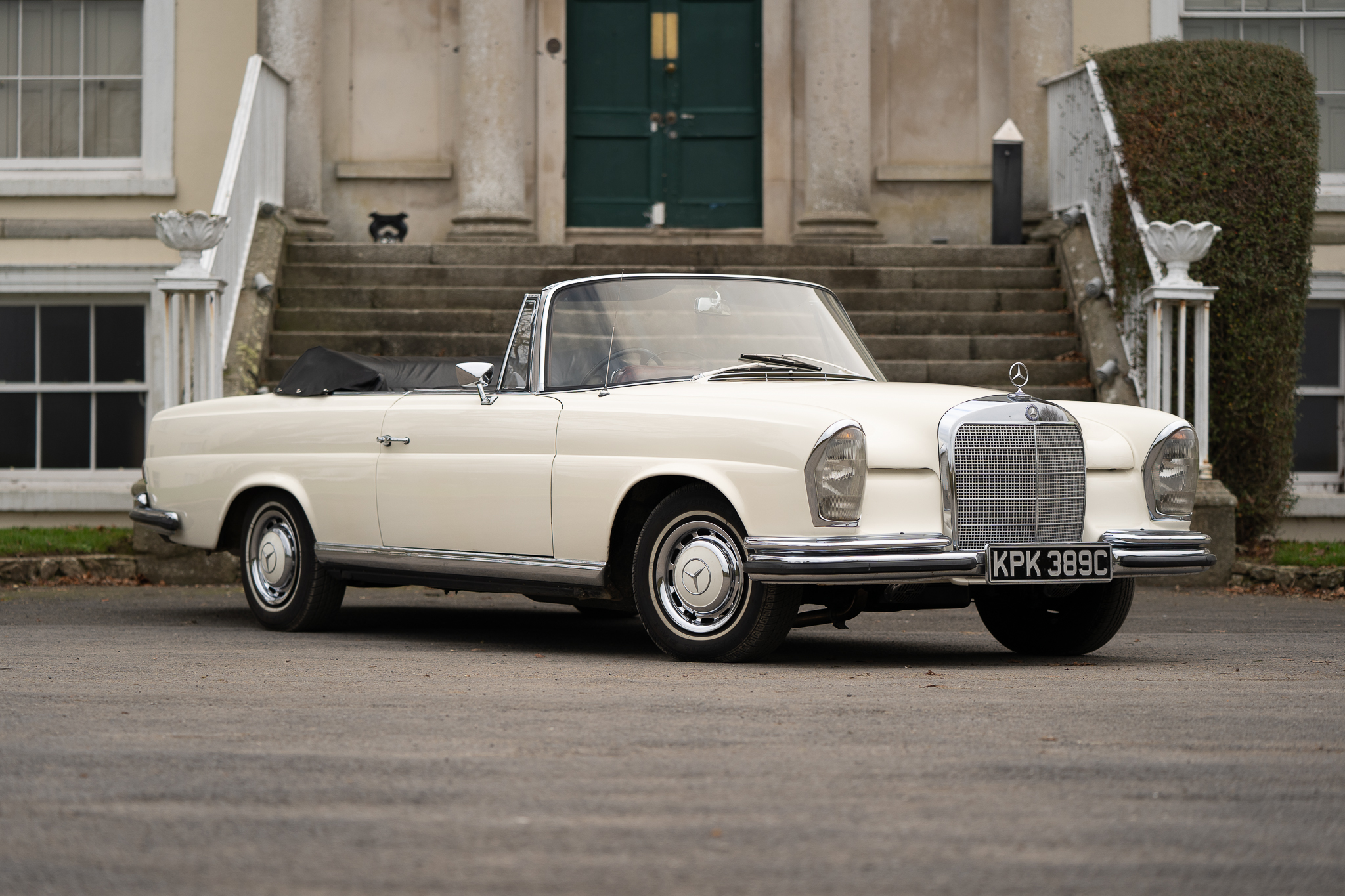 1965 MERCEDES-BENZ (W111) 220 SEB CABRIOLET