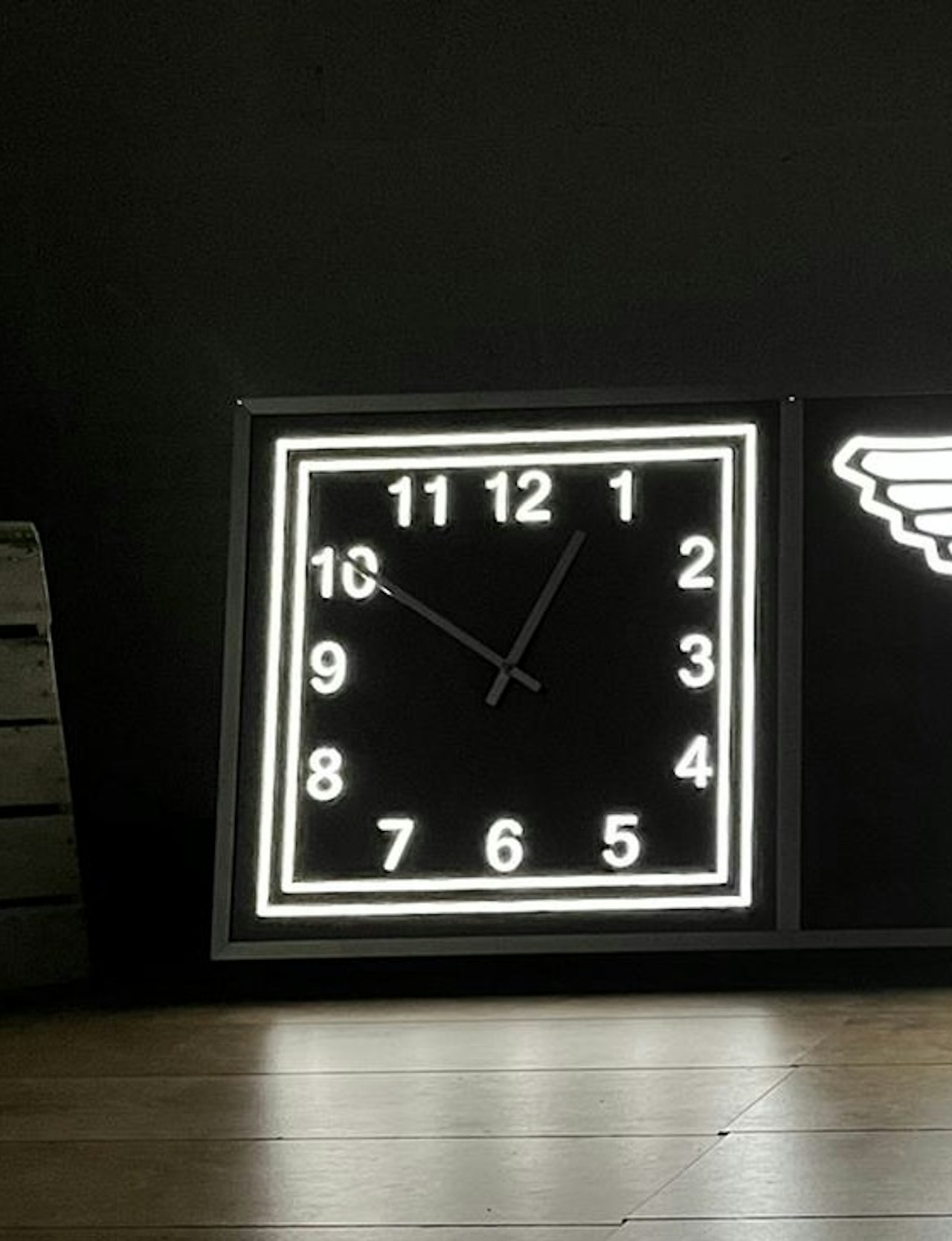 BENTLEY CLOCK ILLUMINATED SIGN for sale by auction in Glastonbury