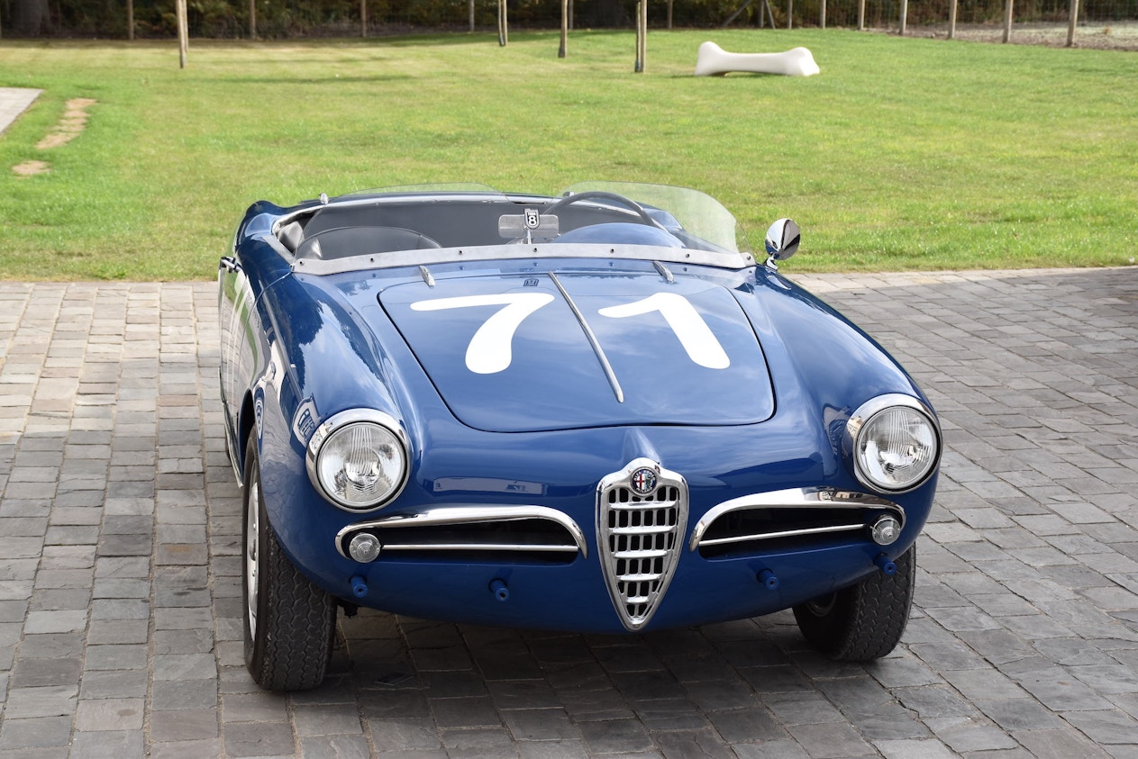 File:Alfa-Romeo Giulietta.jpg - Wikimedia Commons