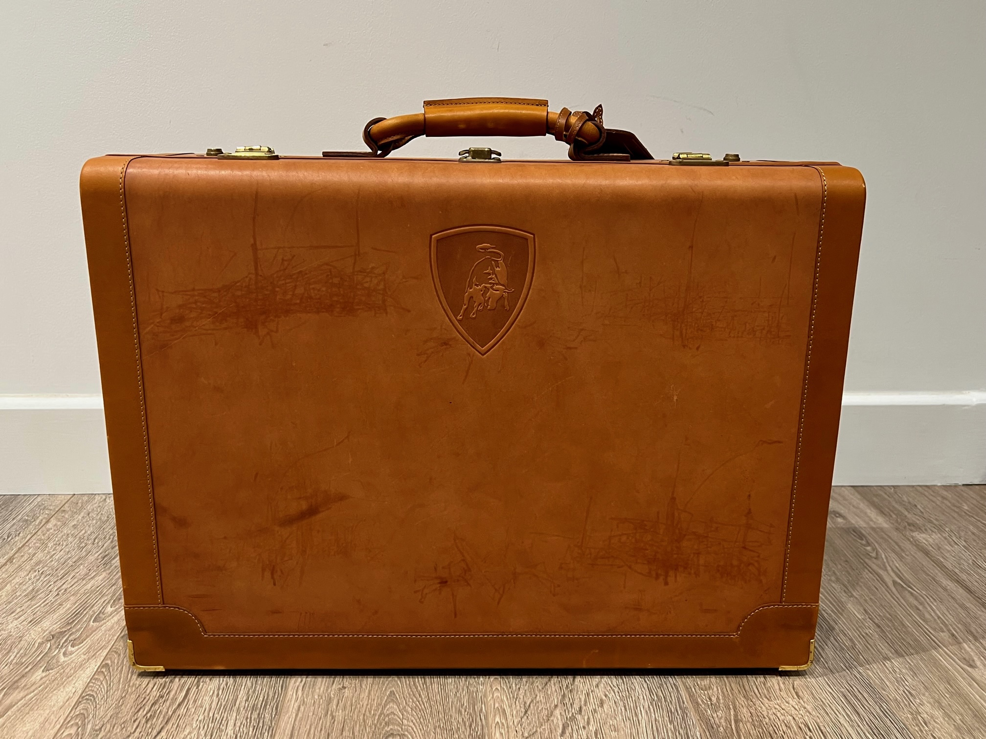 lamborghini suitcase