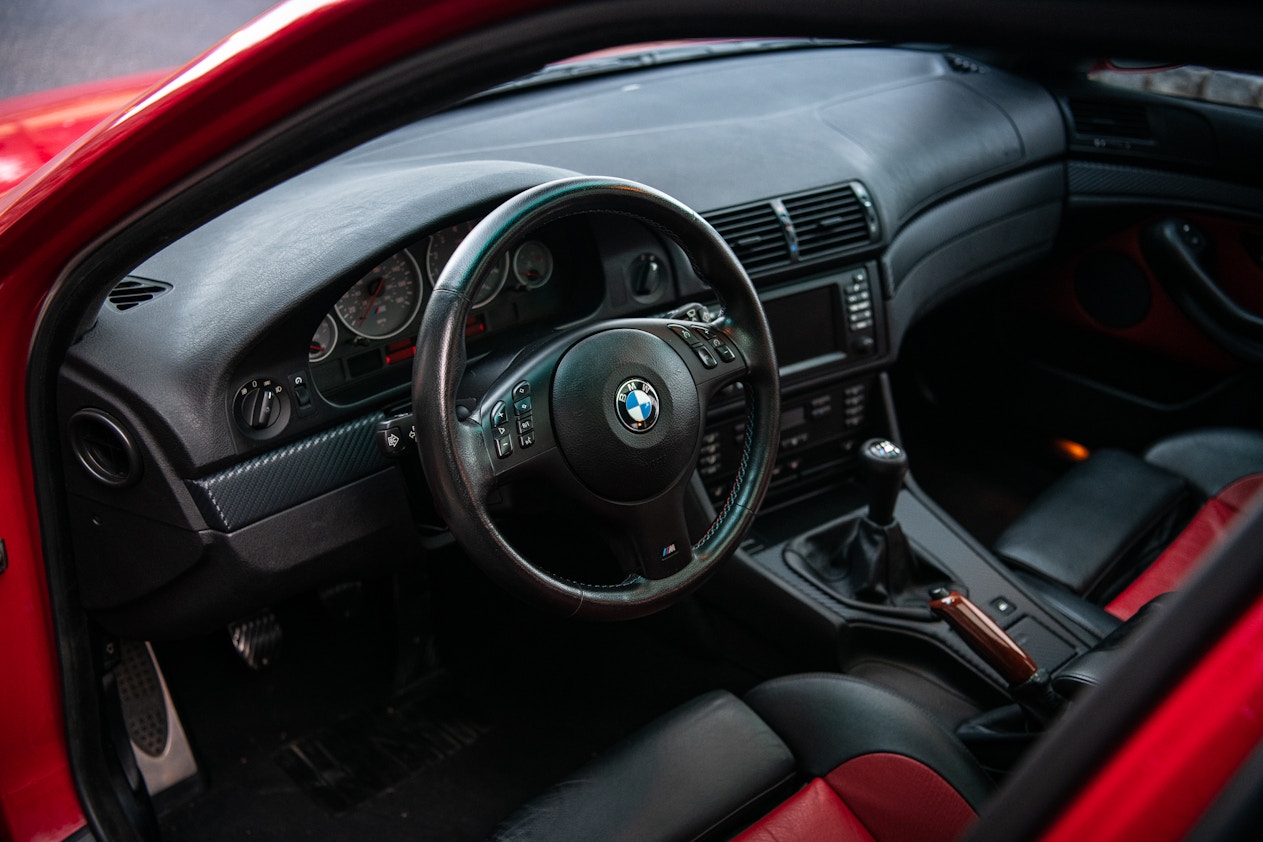 2002 BMW M5 — Avants