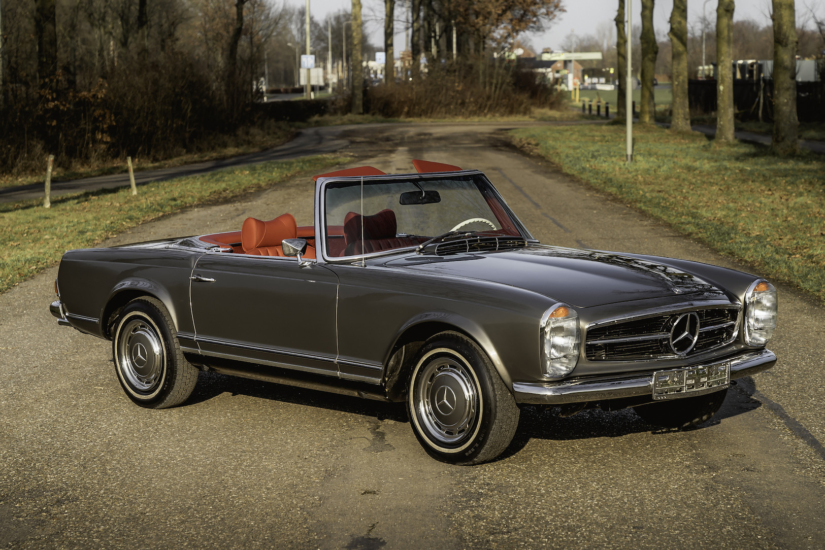 1968 MERCEDES-BENZ 280 SL PAGODA