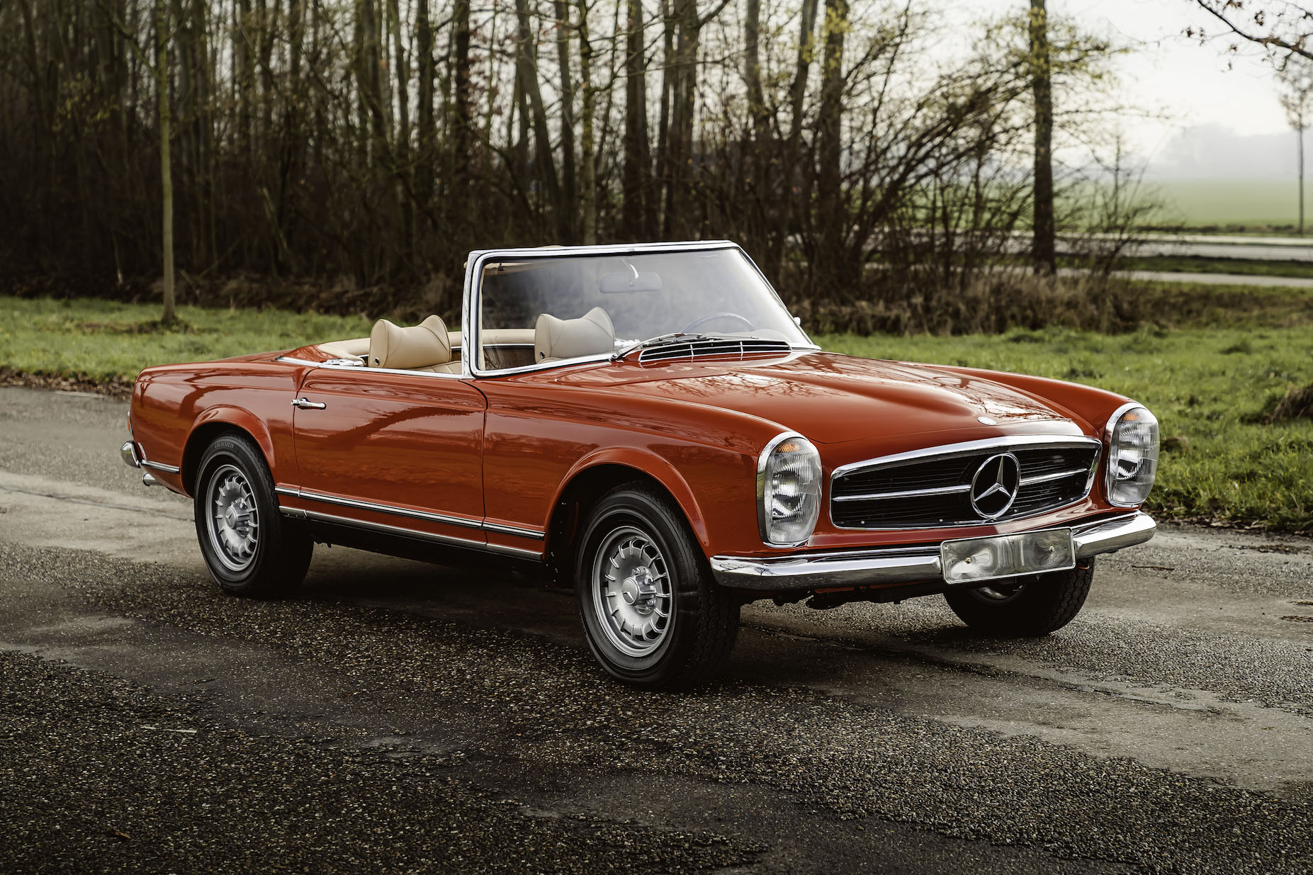 1968 MERCEDES-BENZ 280 SL PAGODA