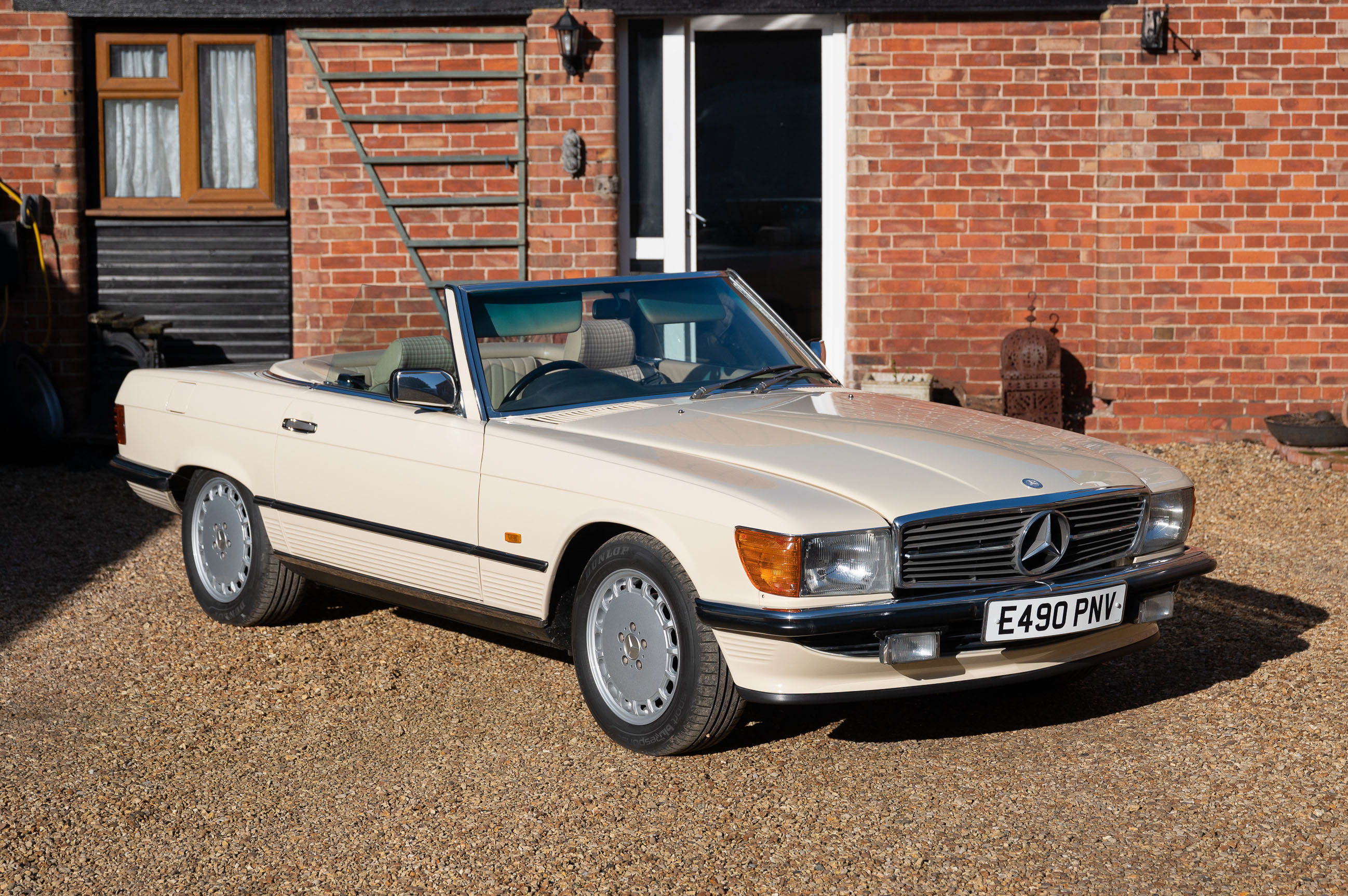 1988 MERCEDES-BENZ (R107) 300 SL