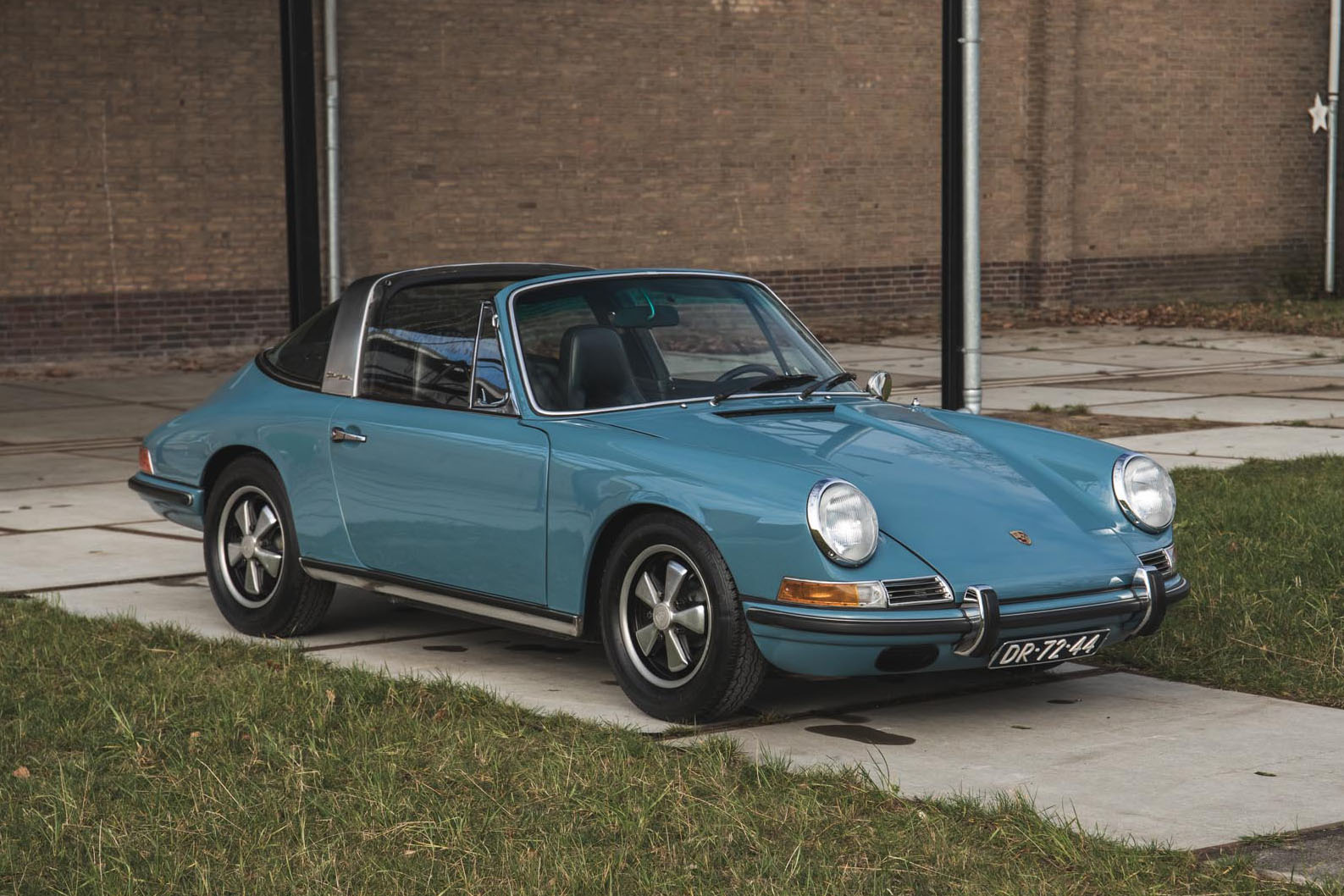 1968 PORSCHE 911 T 2.2 TARGA